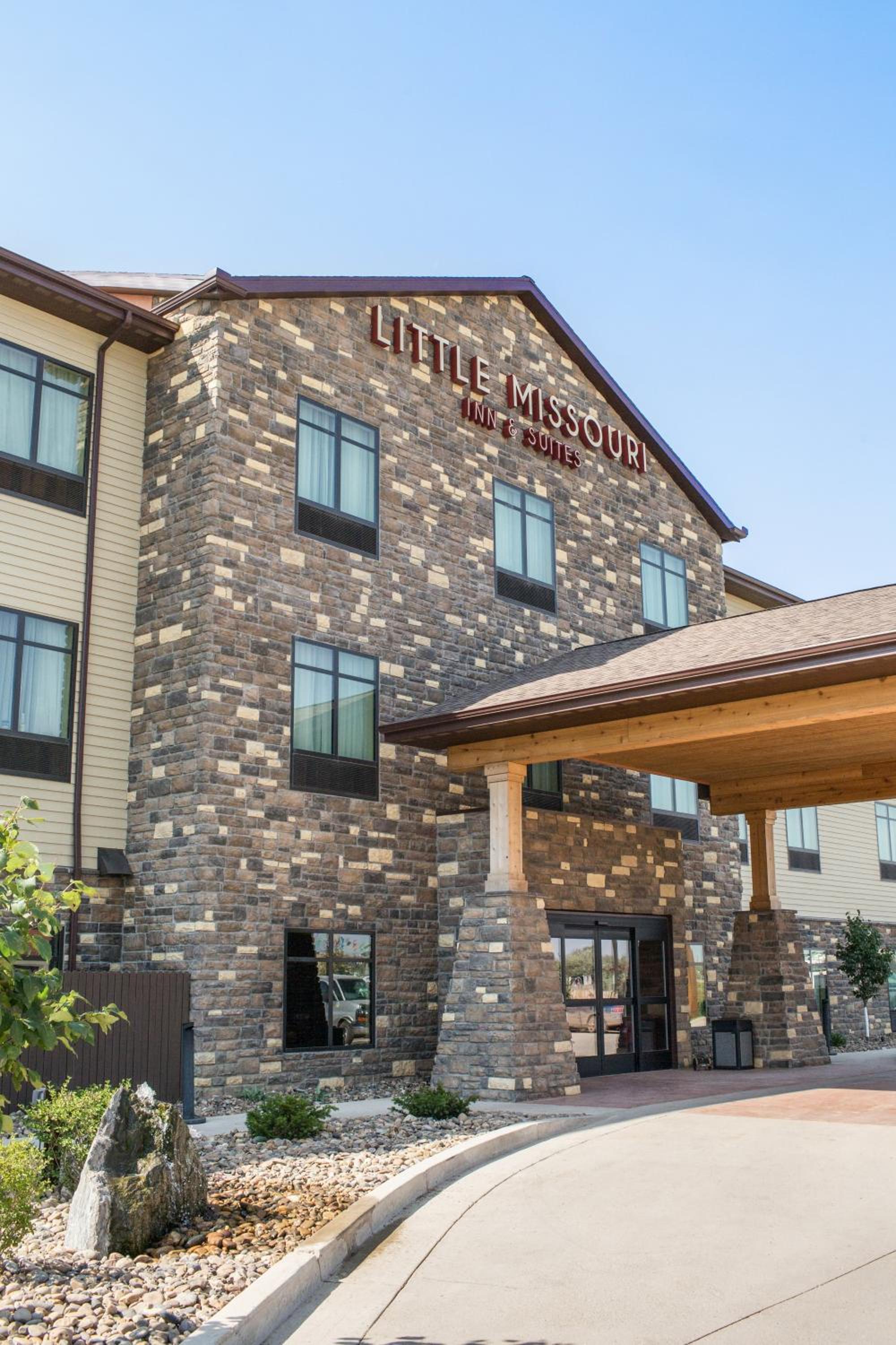 Hotel Little Missouri Inn & Suites Watford City - Image 1