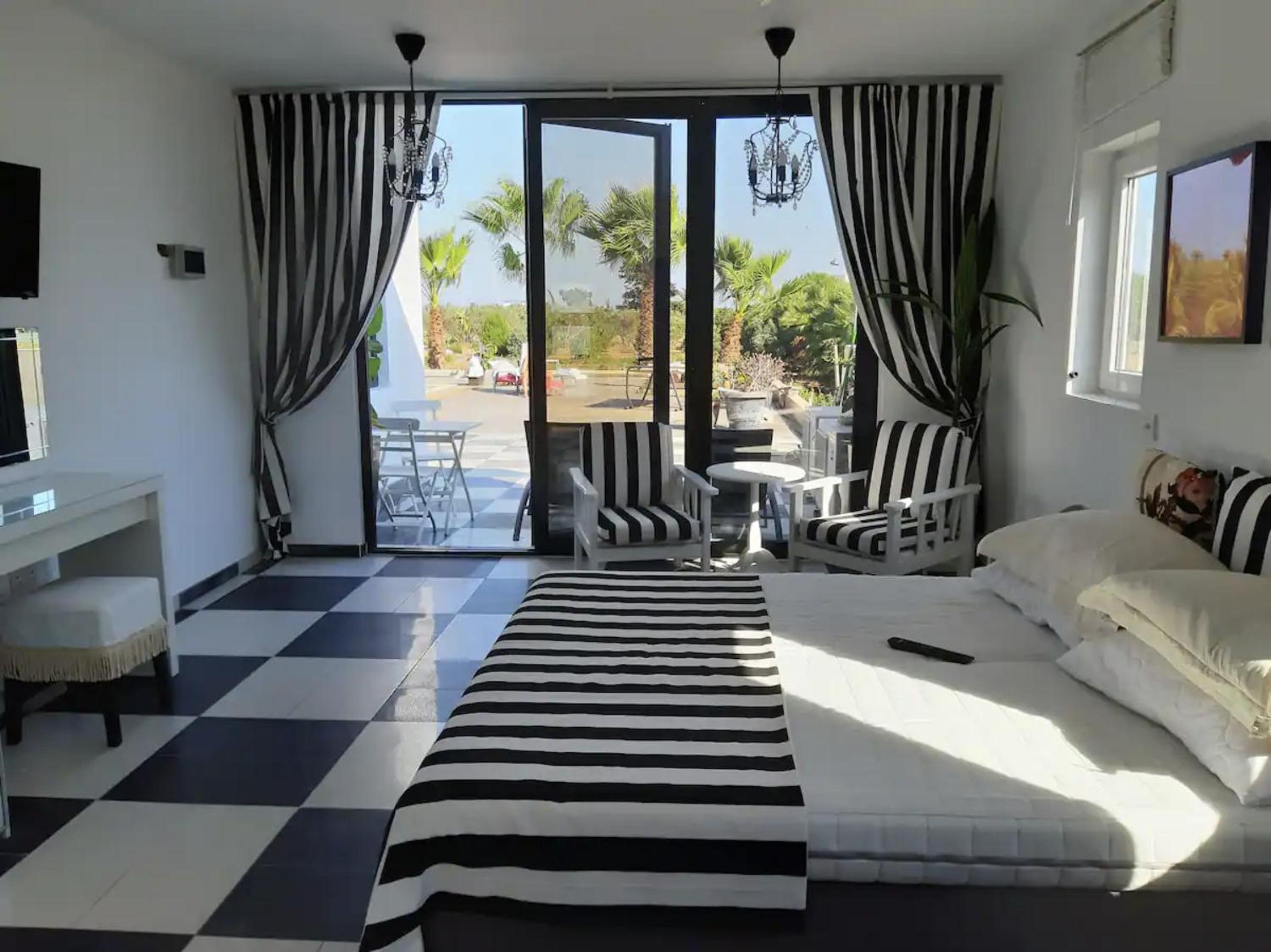 Hotel The Pervoli Studio - Pool - Close to Beach - Image 1