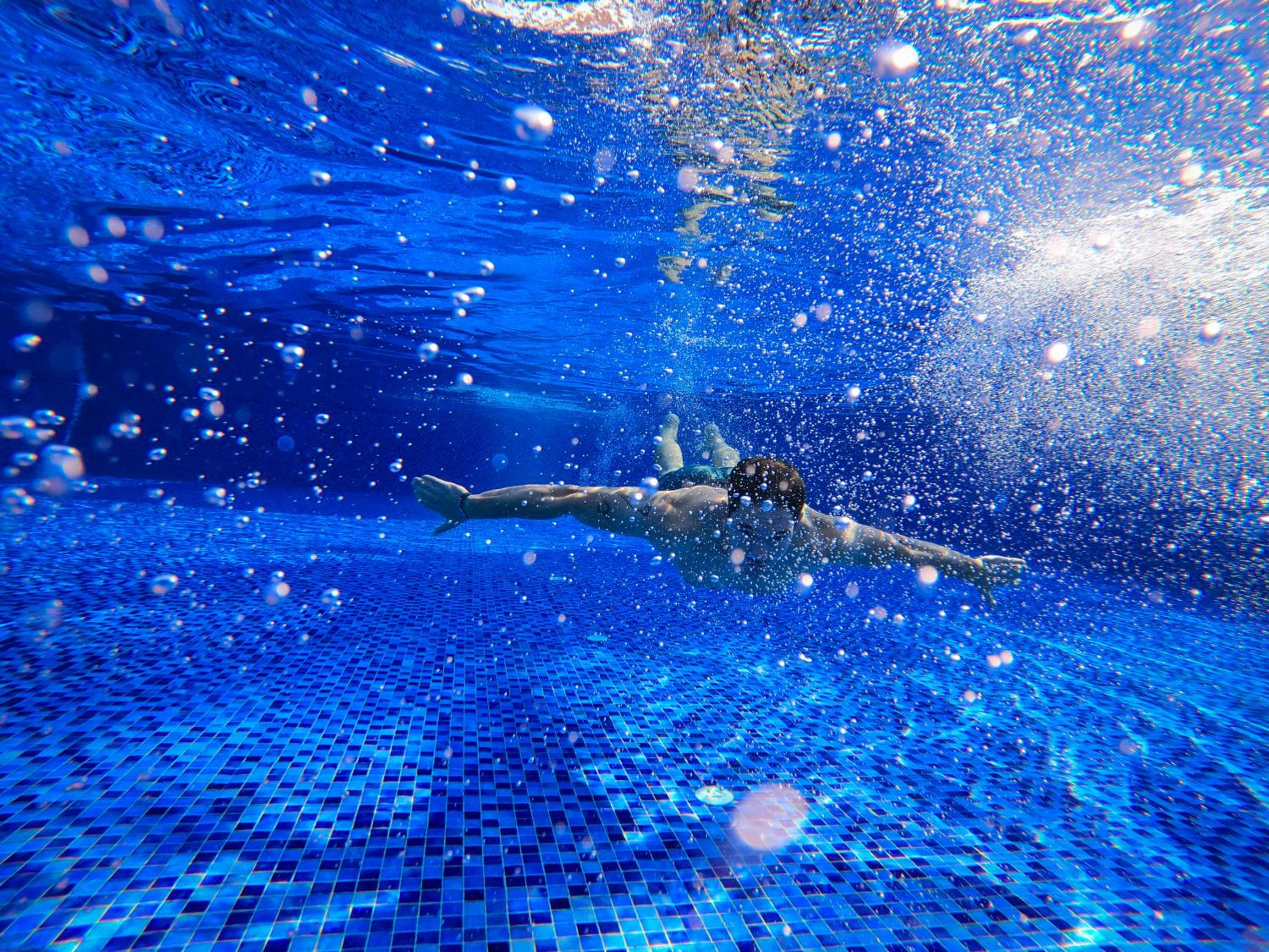 Yacht Club - Image 40