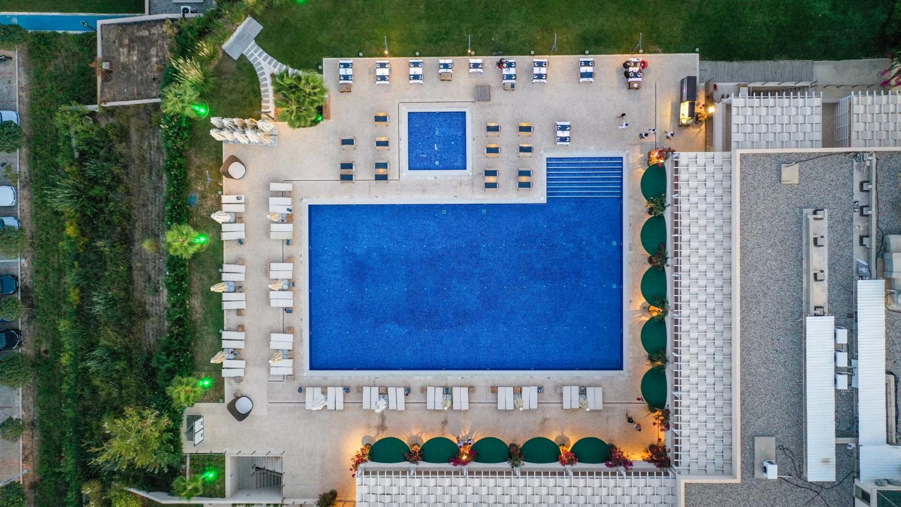 Yacht Club - Image 39