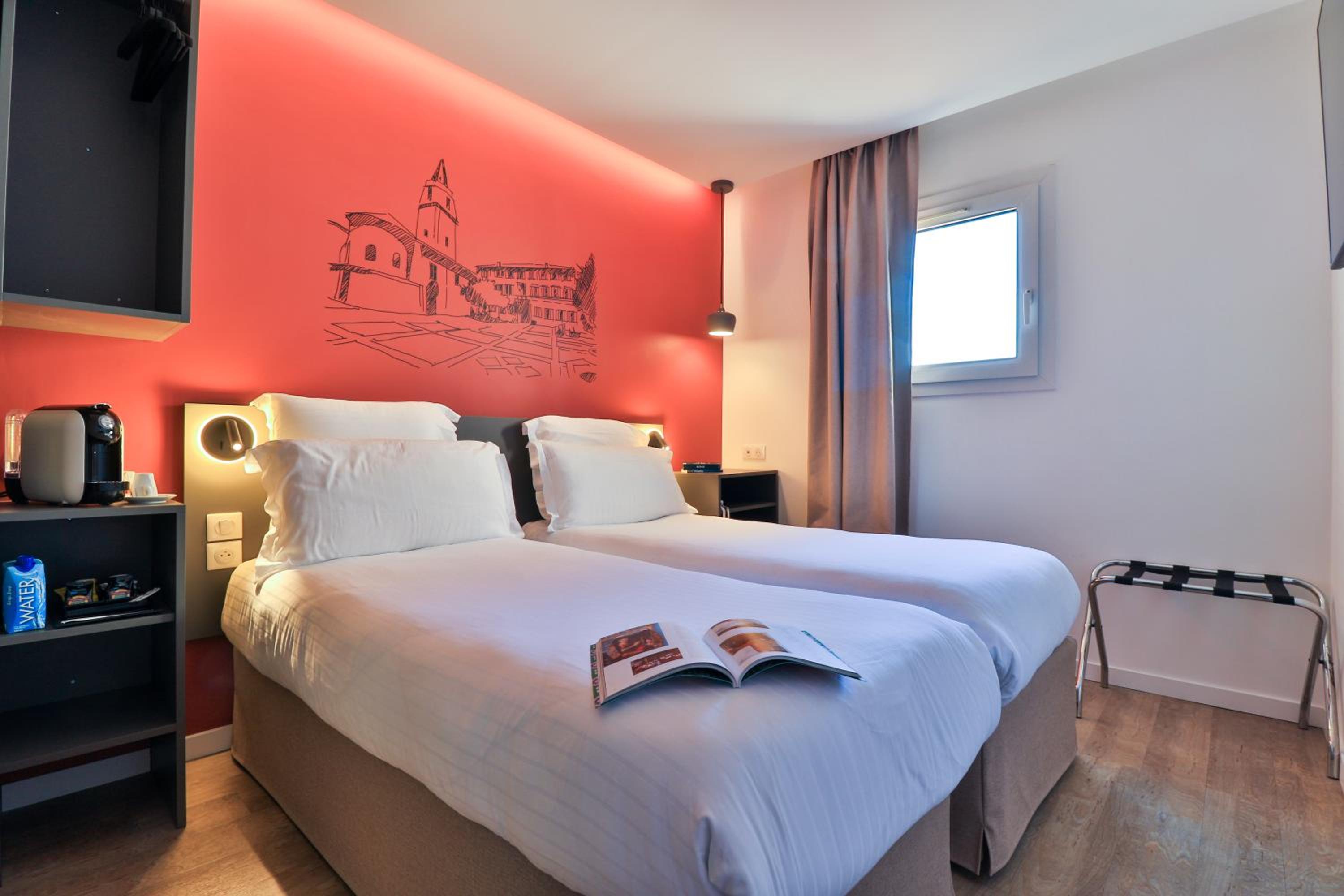 Frejus Vacations - Hotel restaurant Kyriad Frejus - Property Image 1