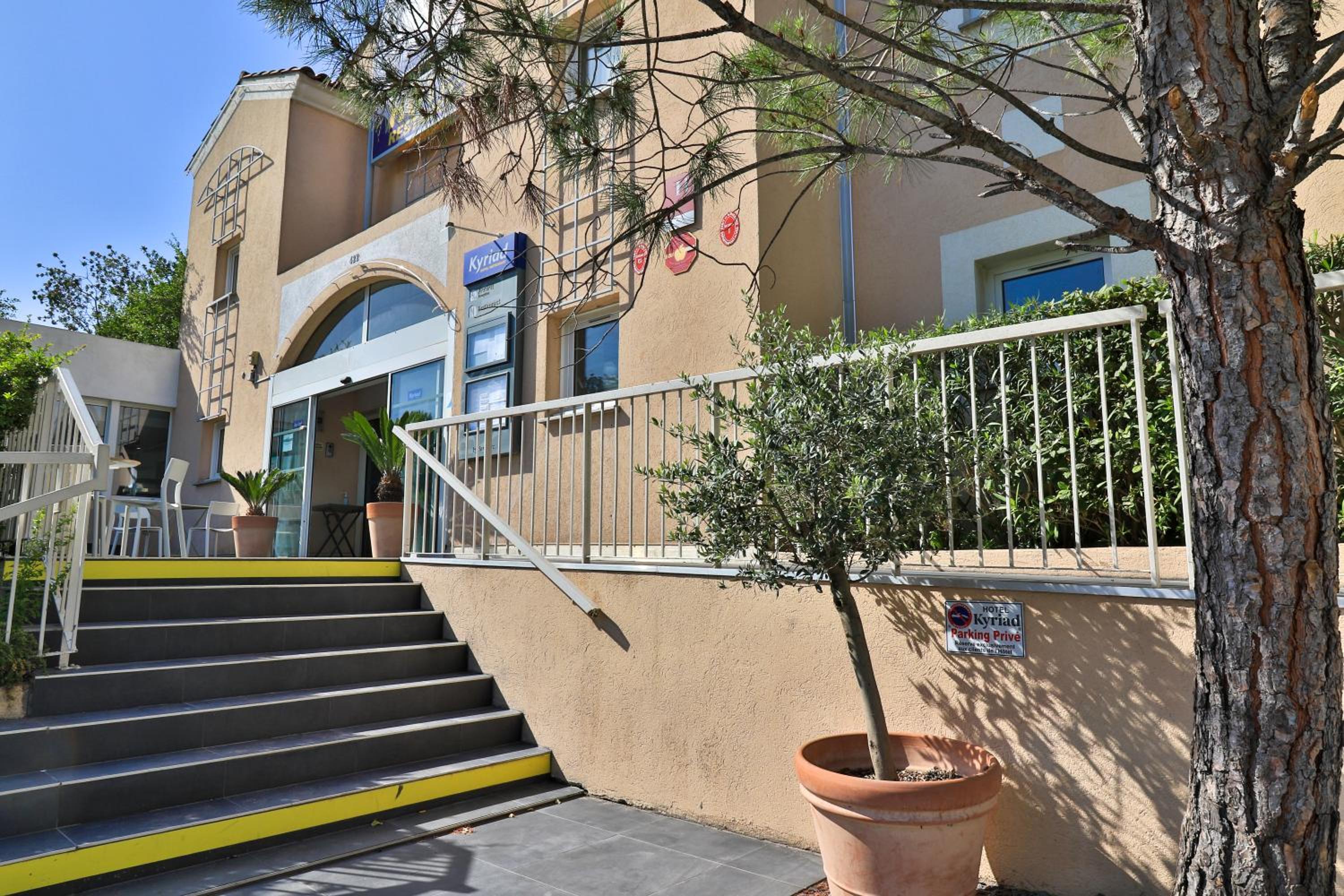 Hotel Hôtel restaurant Kyriad Fréjus - Image 1