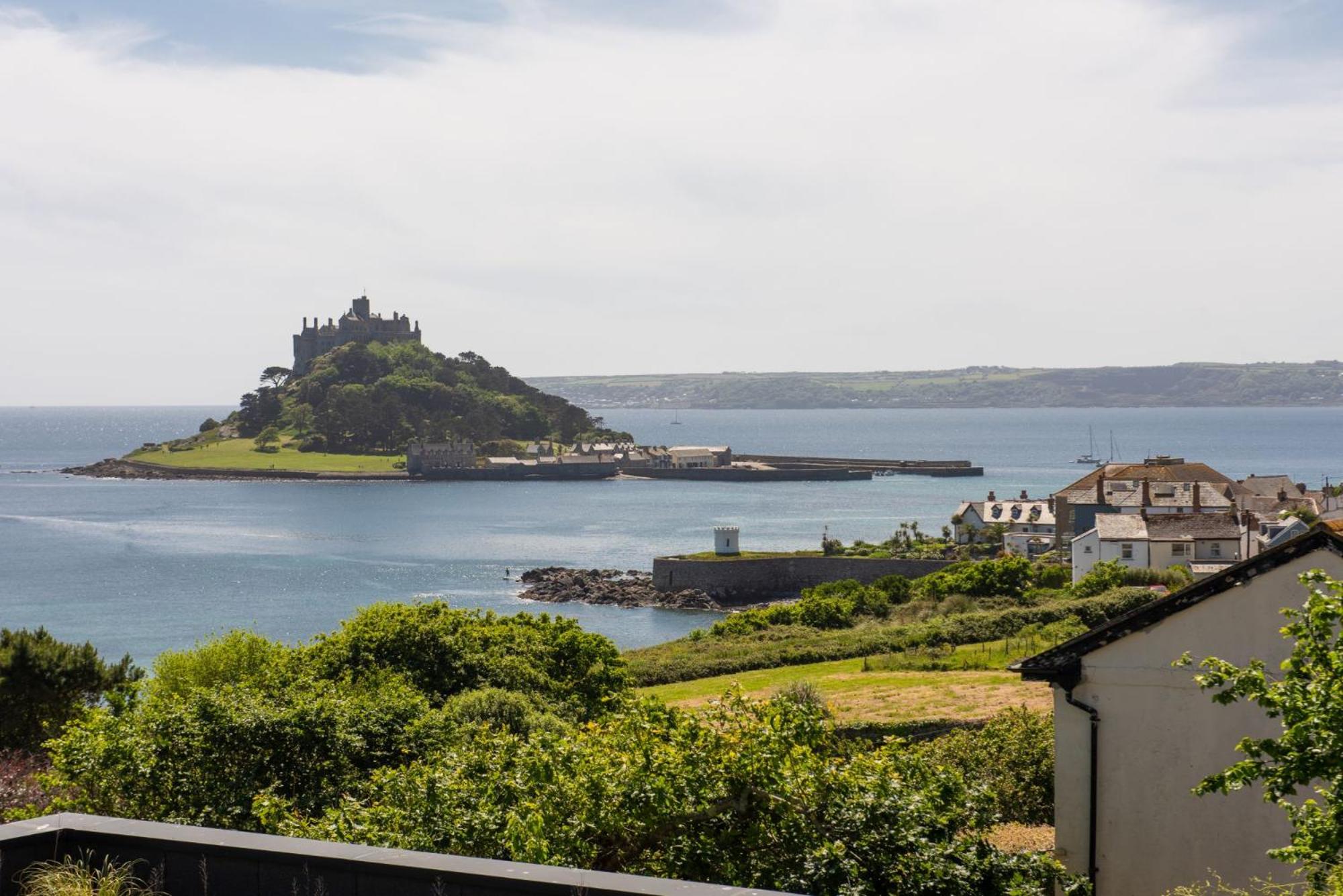 Stunning Sea Views, Wi-Fi, Pet Friendly view 4