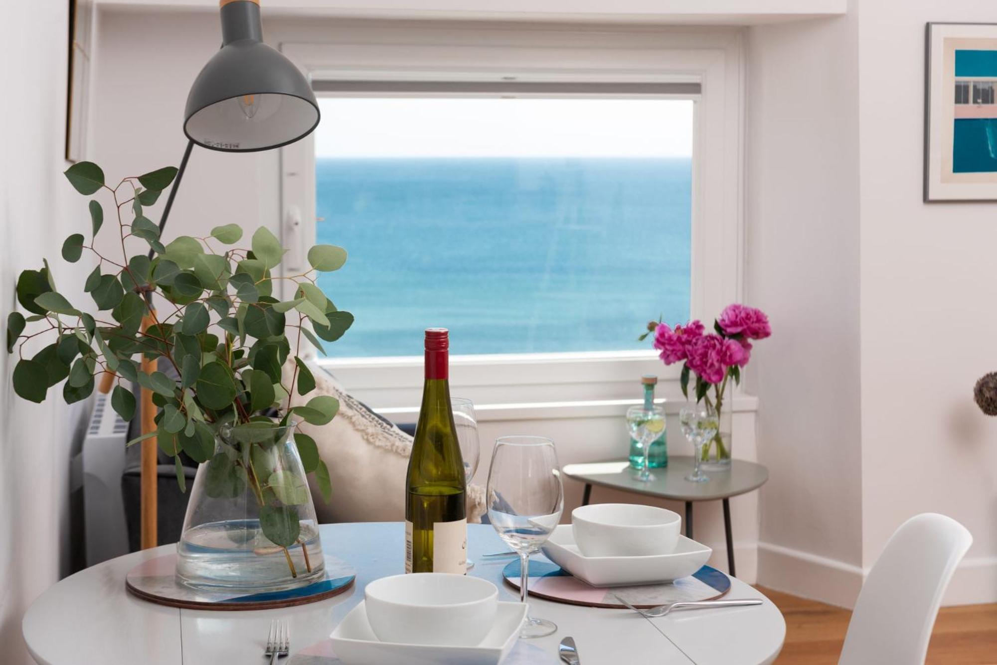 Stunning Sea Views, Wi-Fi, Pet Friendly view 3