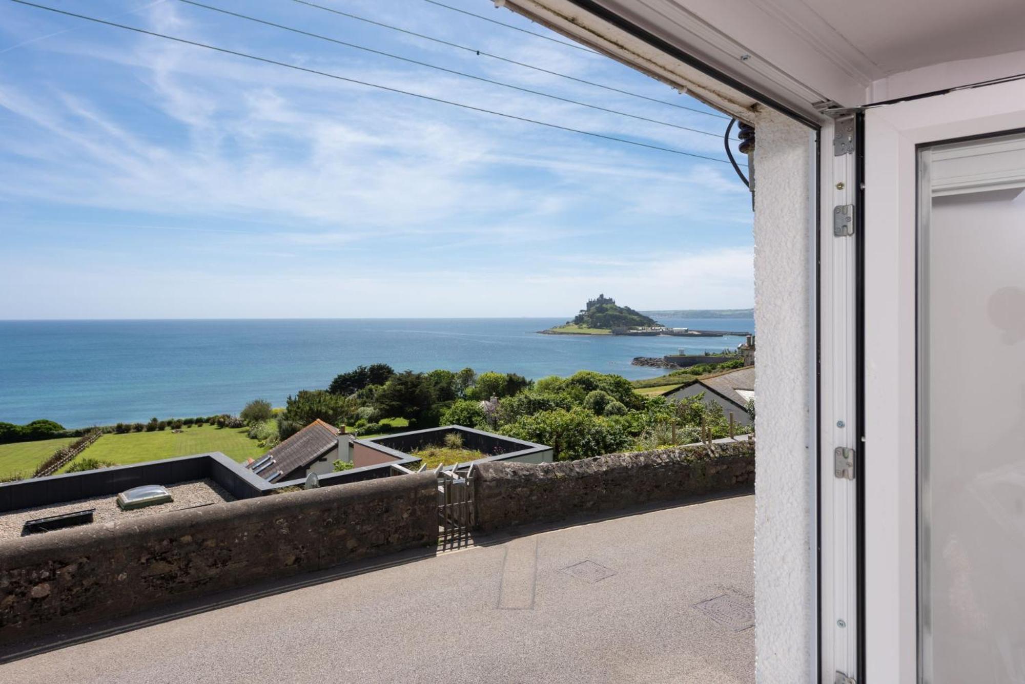 Stunning Sea Views, Wi-Fi, Pet Friendly view 2