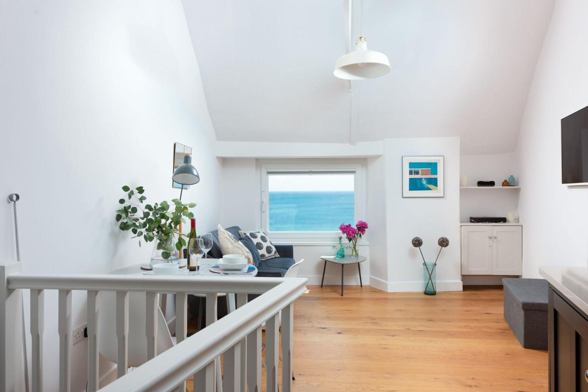 Stunning Sea Views, Wi-Fi, Pet Friendly view 5
