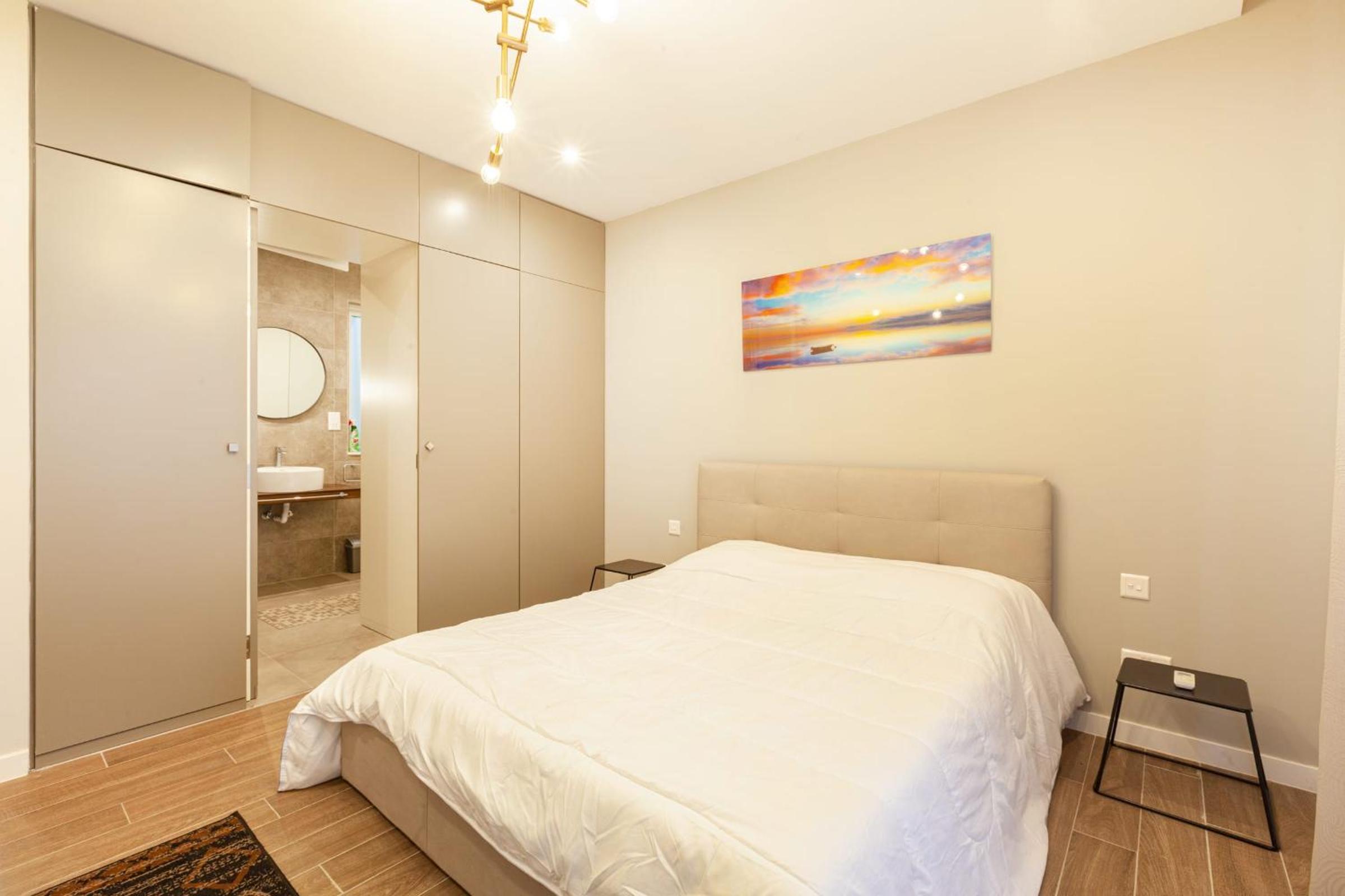 Brand new 1BR in central MALTA view 4
