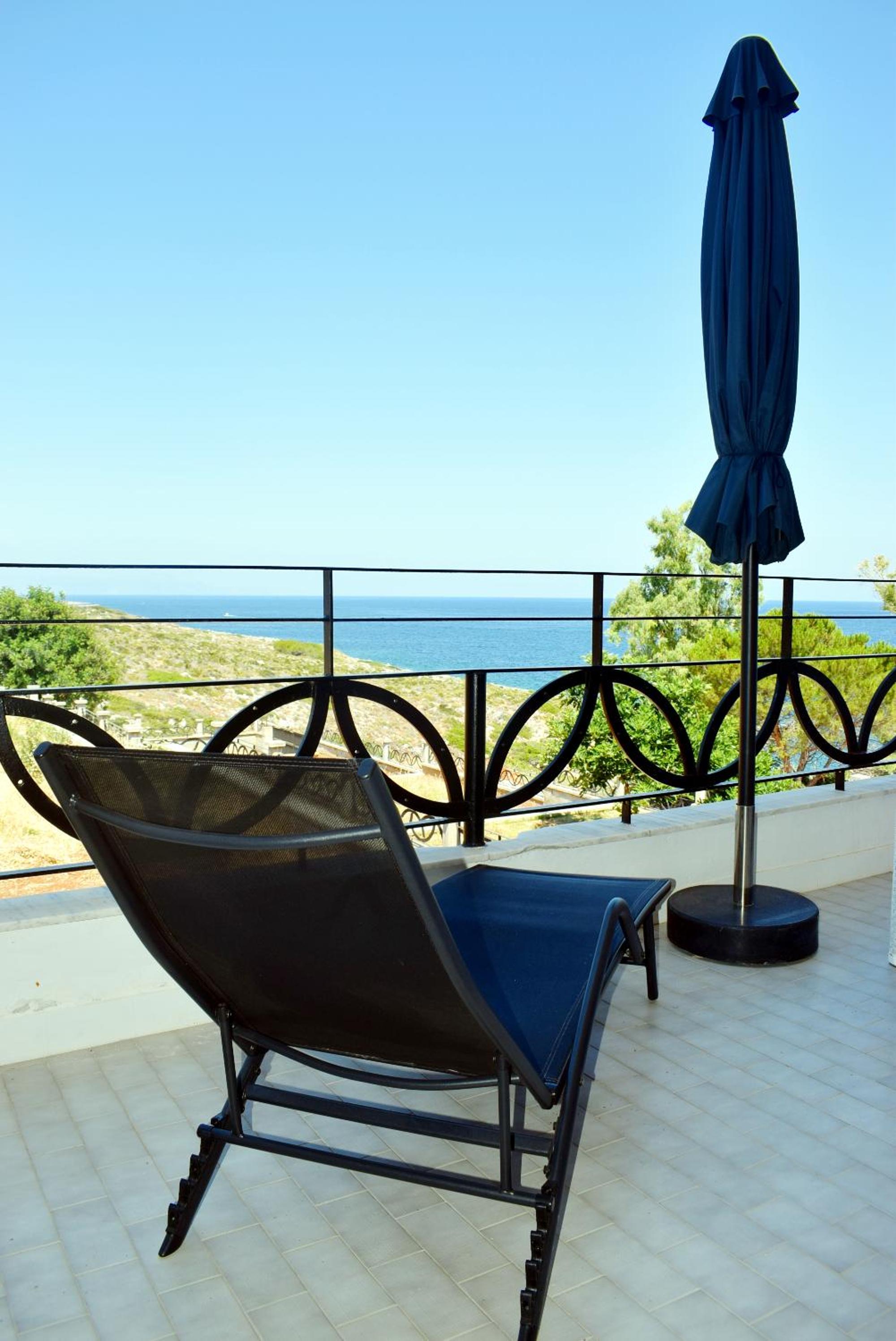 Magnificent sea view,clean and bright apartments view 3