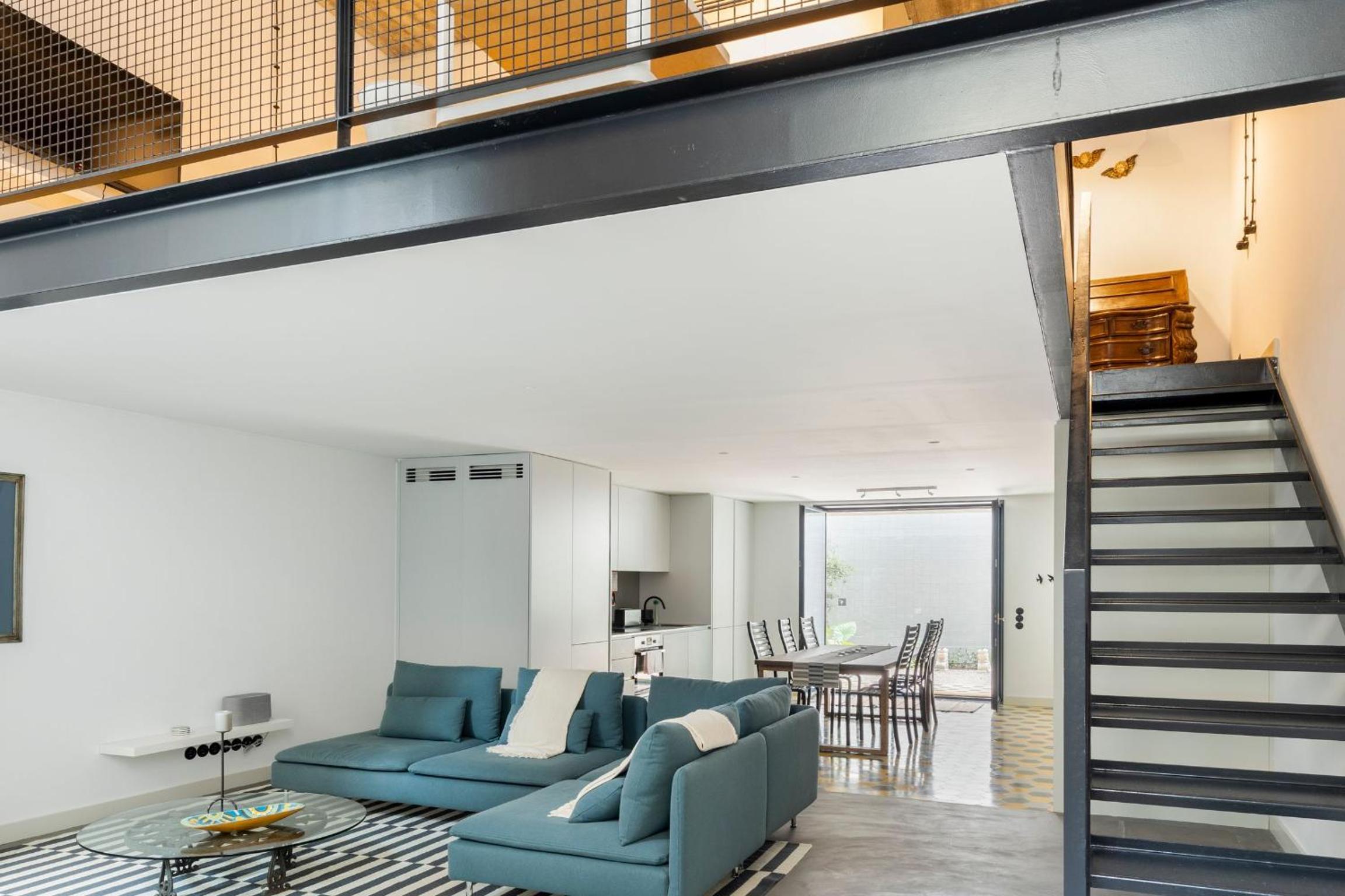 Majestic Apartment W/ Patio by LovelyStay view 5