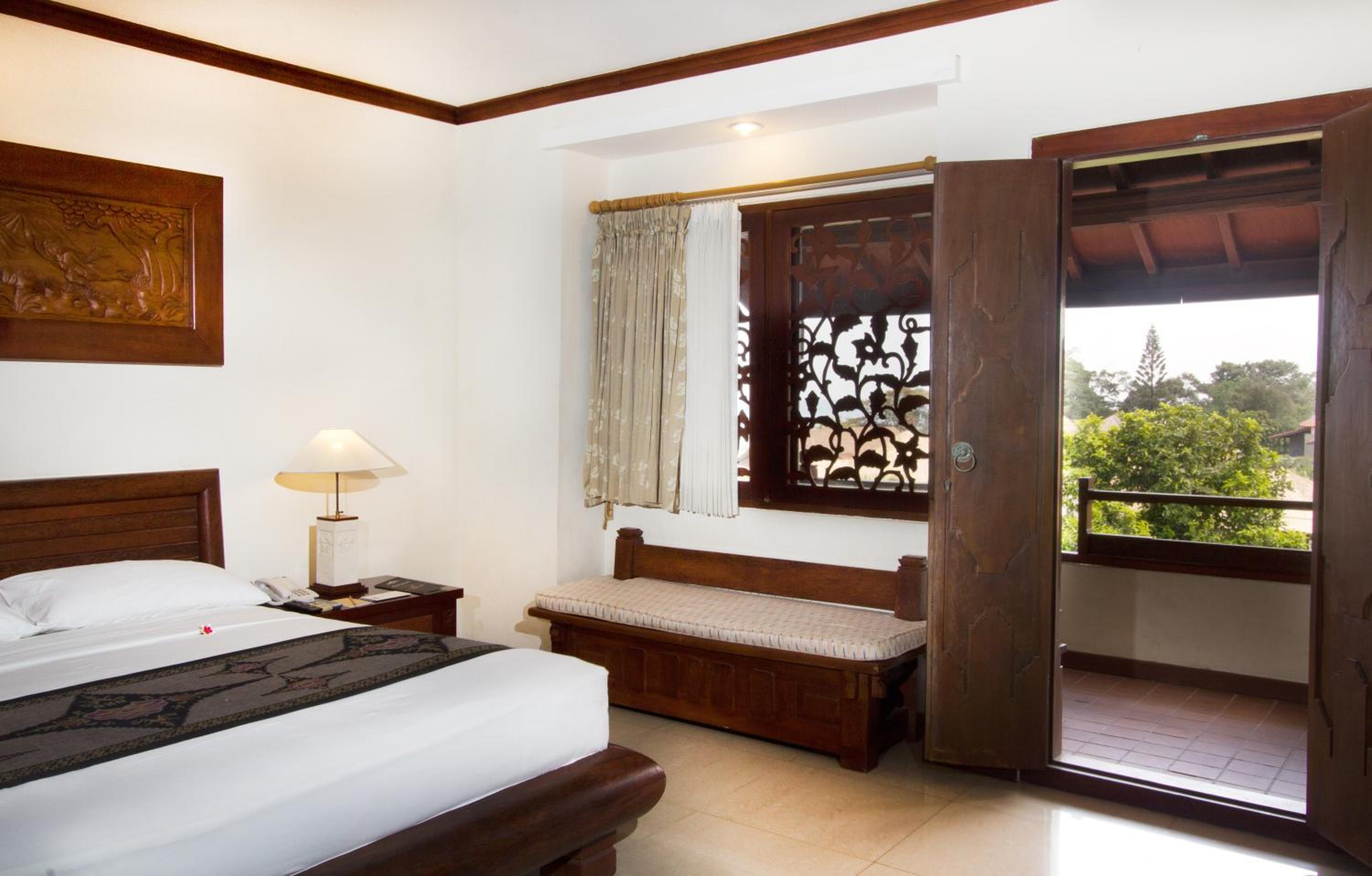 Grand Balisani Suites Hotel