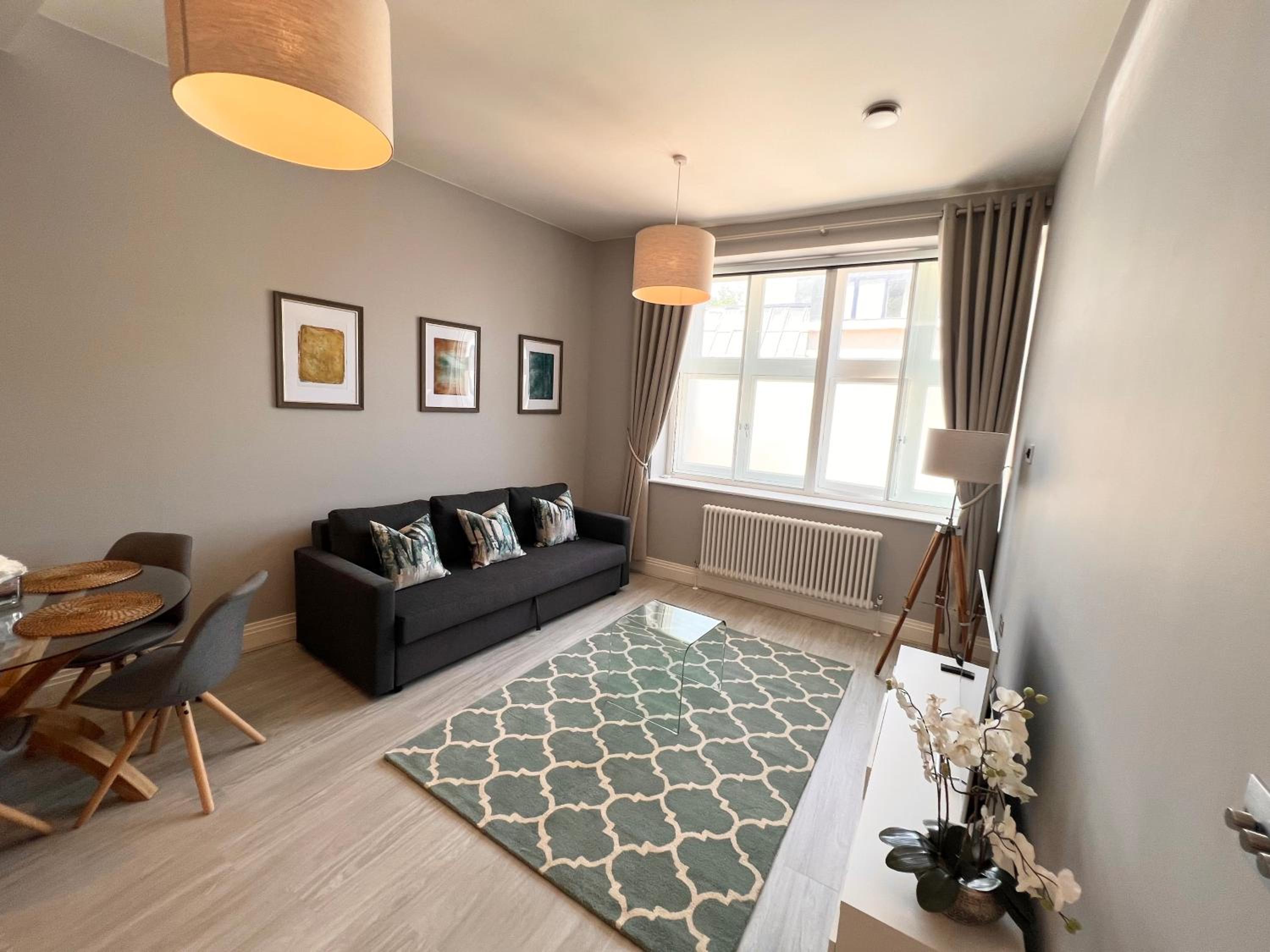 Urban Living's - Windsor Castle Luxury Apartments view 5