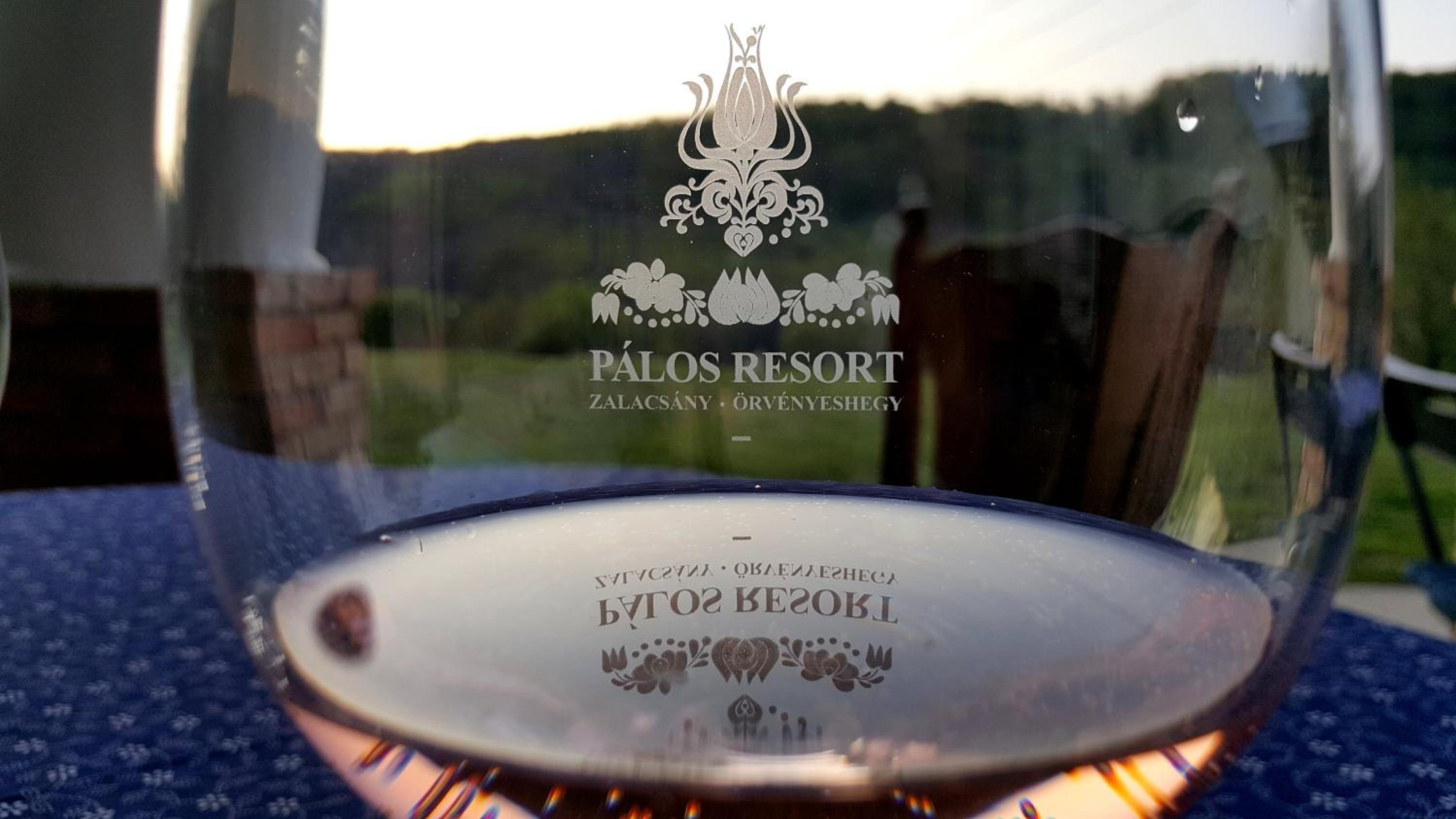 Pálos Resort
