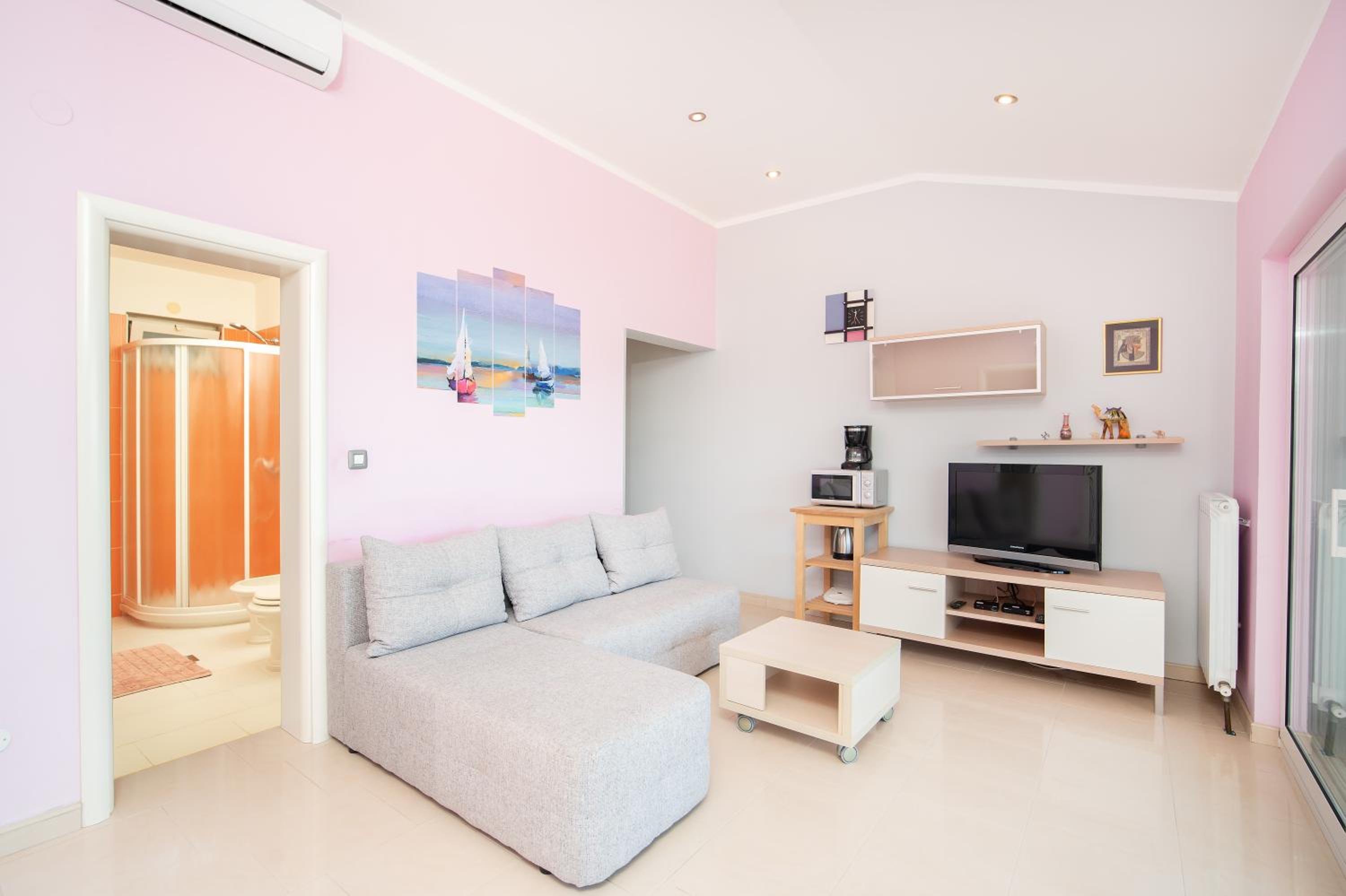 Apartments Oriana view 3