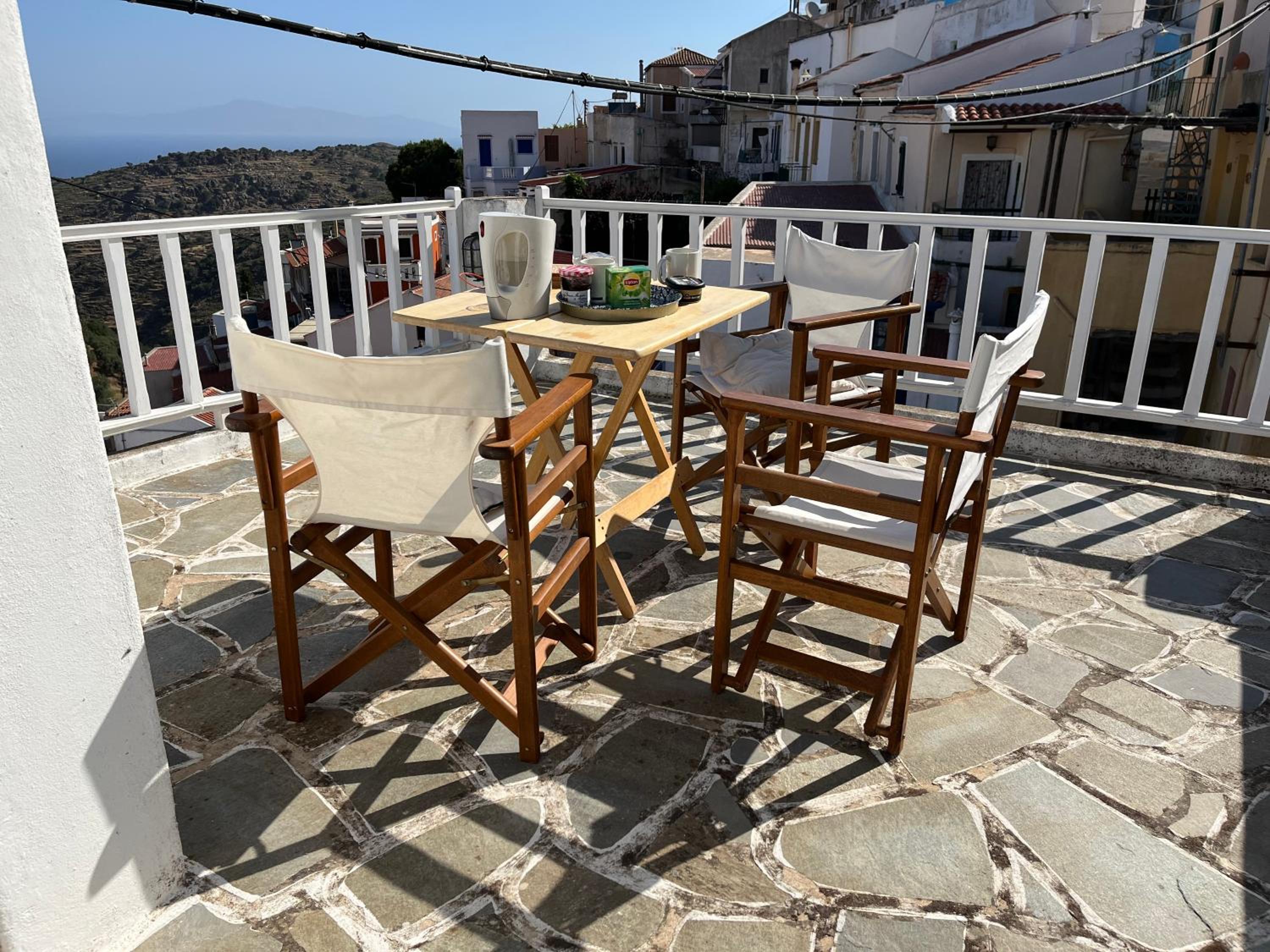 3-level doll house in Kea Ioulida/Chora, Cyclades view 2