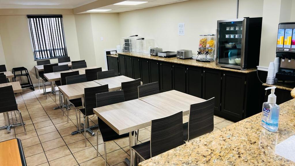 Brockville Vacations - Brockville Inn and Suites - Property Image 4