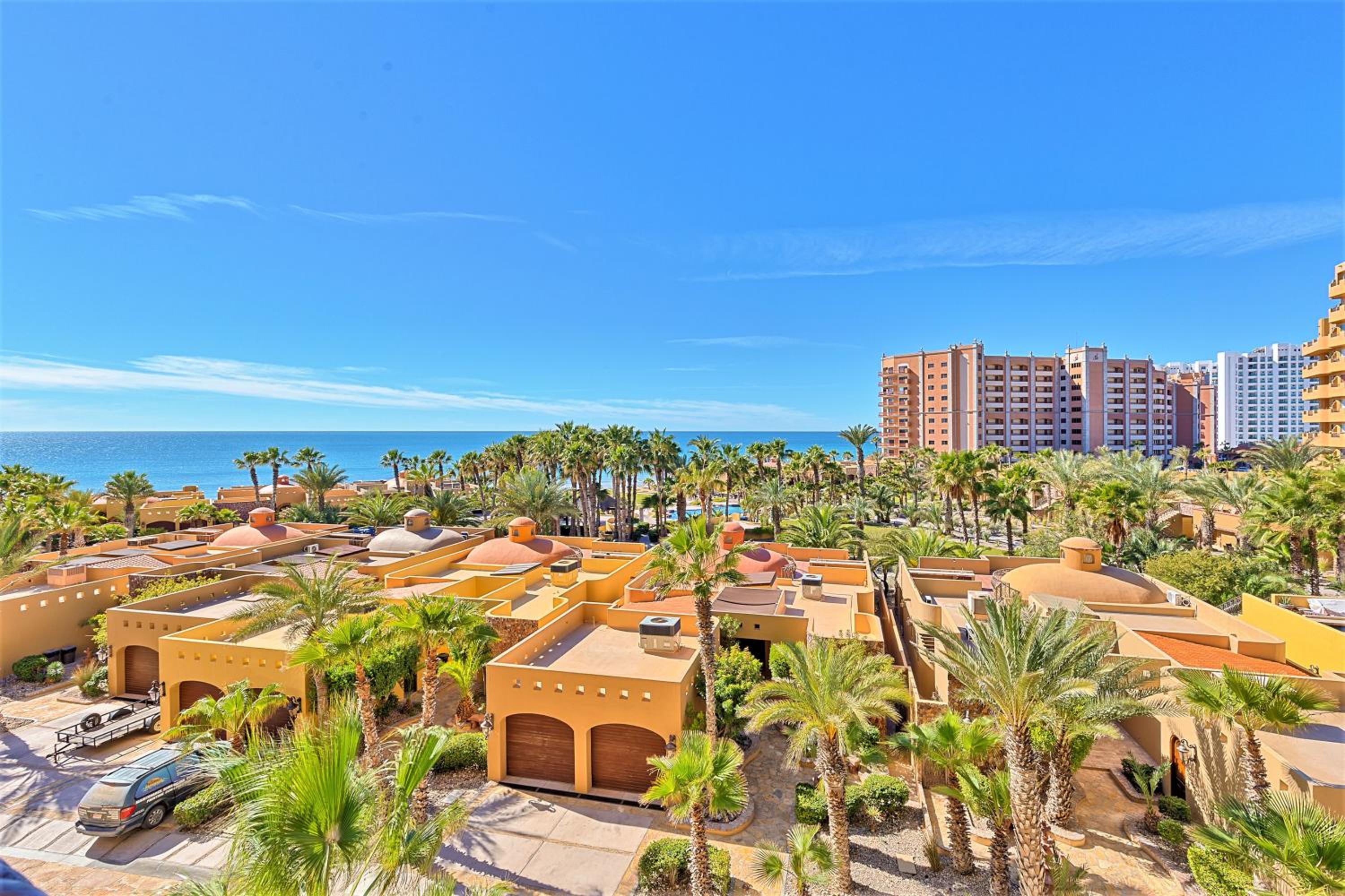 Hotel Bella Sirena 304-A Luxury Condo with Amazing View - Image 1