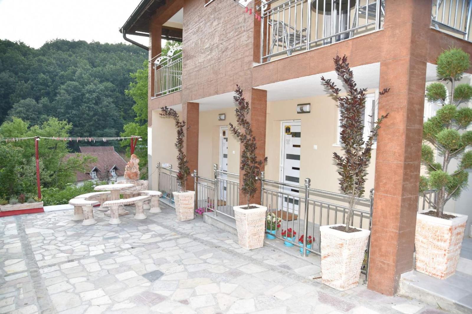 Vila Lux Nedeljkovic Gornja Trepca view 3