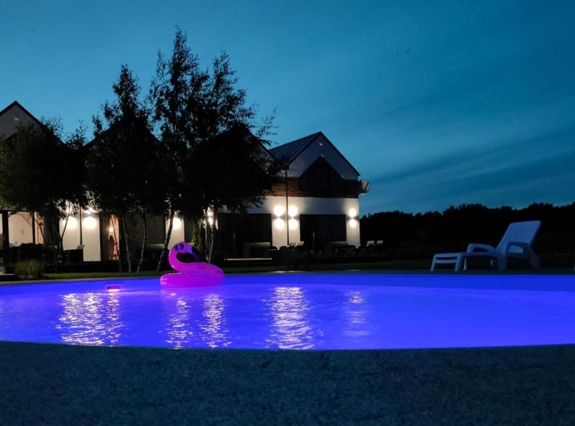 Słońce i Woda Domki Całoroczne, Podgrzewany Basen, Balia z jacuzzi, Klimatyzacja, Bezpłatny Parking