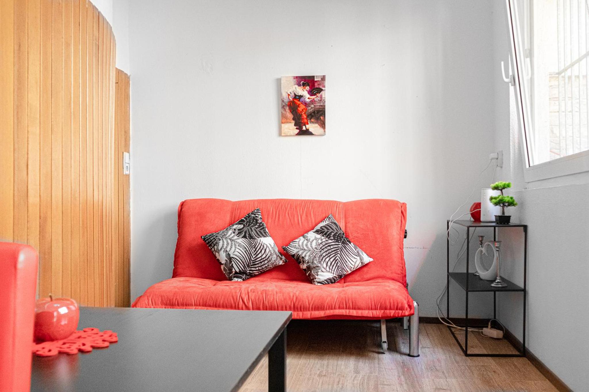 Timeless Red 1BR Apartment - Great for Longstays