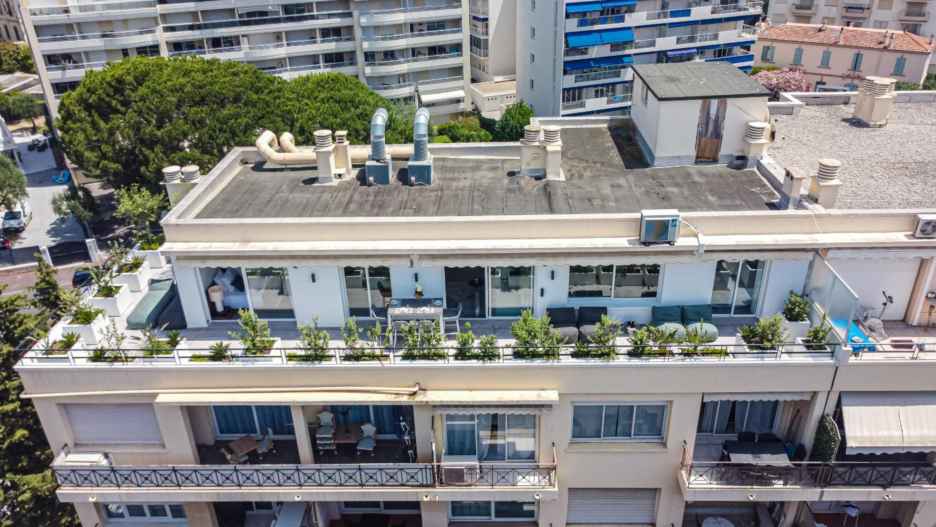 LUXURIOUS PENTHOUSE ROOFTOP MARTINEZ CROISETTE photo 5