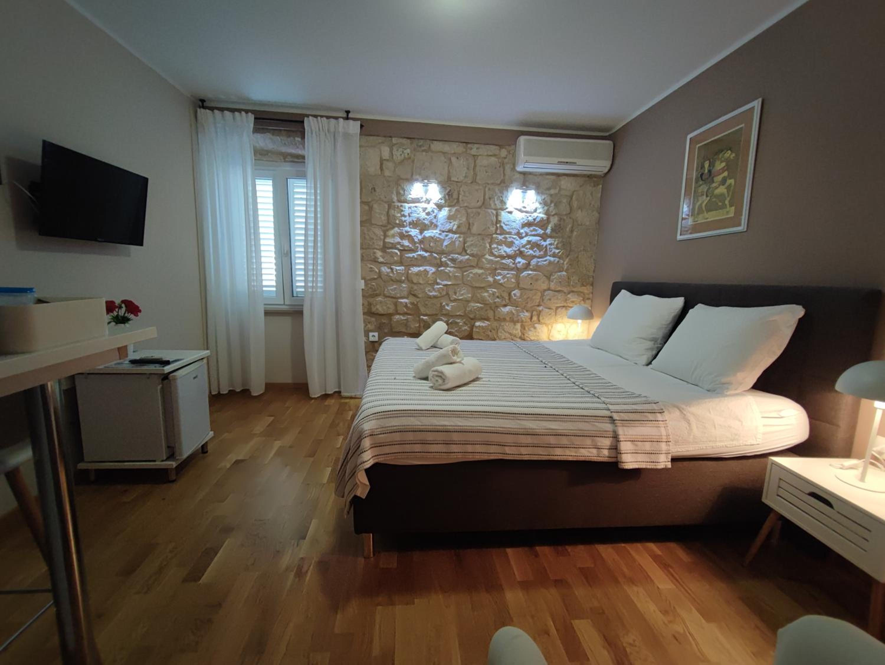 Carol Rooms