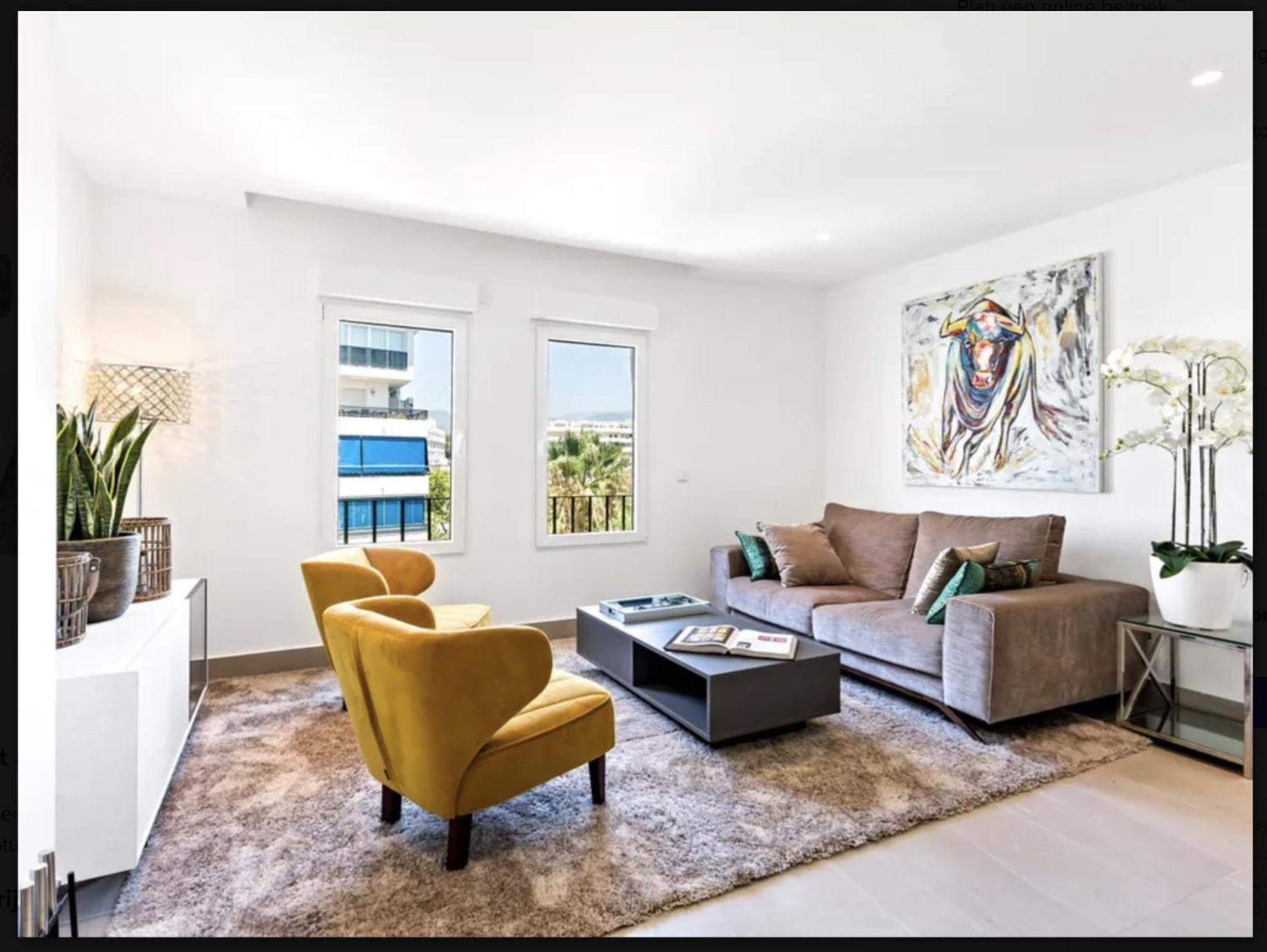 Puerto Banus luxury apartment located in harbor - main view