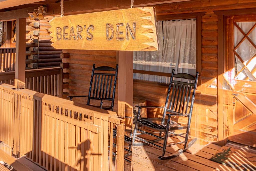 Forest Cabin 3 Bear's Den view 2