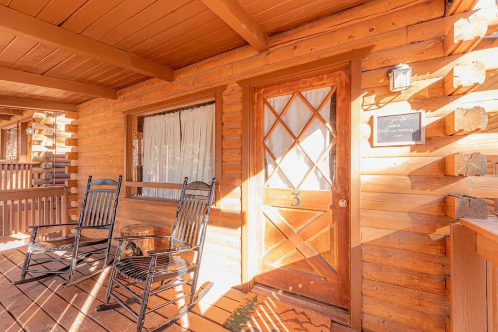 Forest Cabin 3 Bear's Den view 3