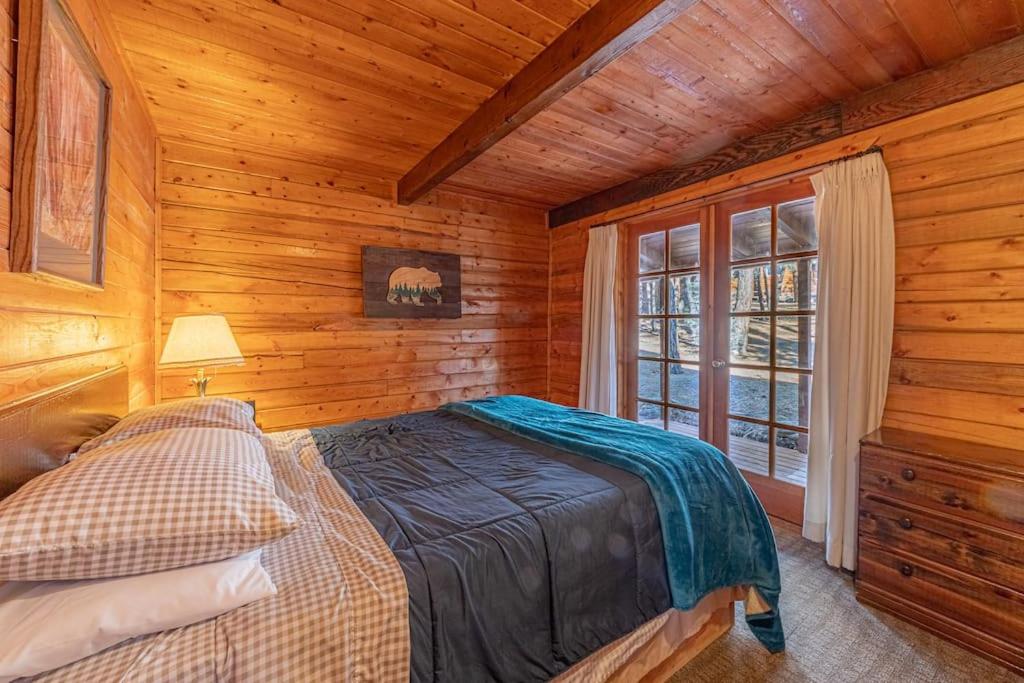 Forest Cabin 3 Bear's Den view 5