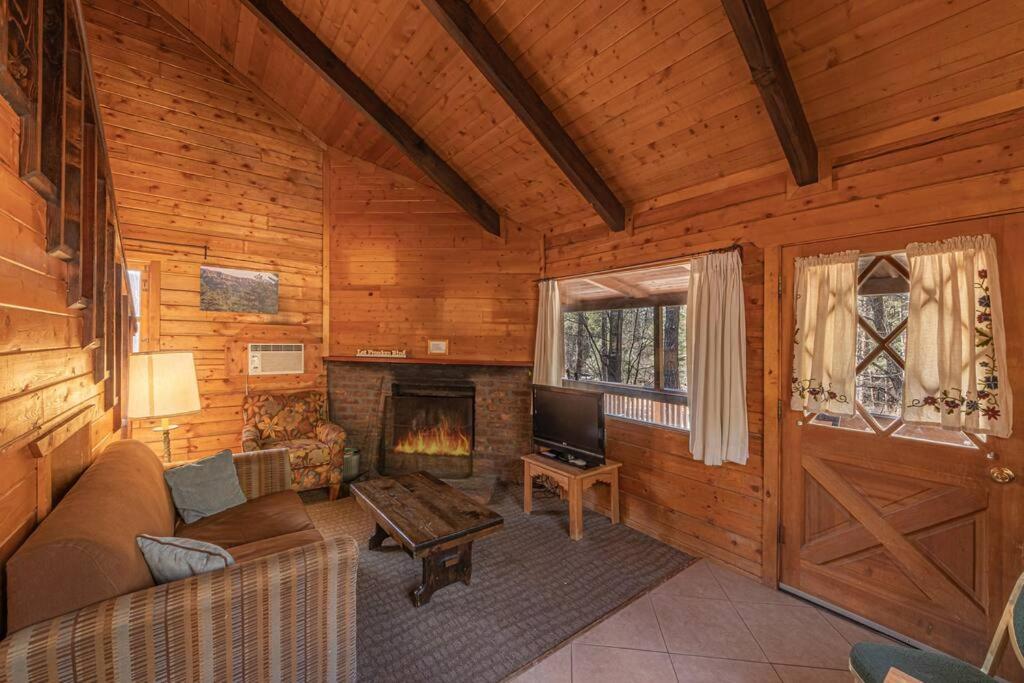 Payson Vacations - Forest Cabin 5 Old Glory - Property Image 5