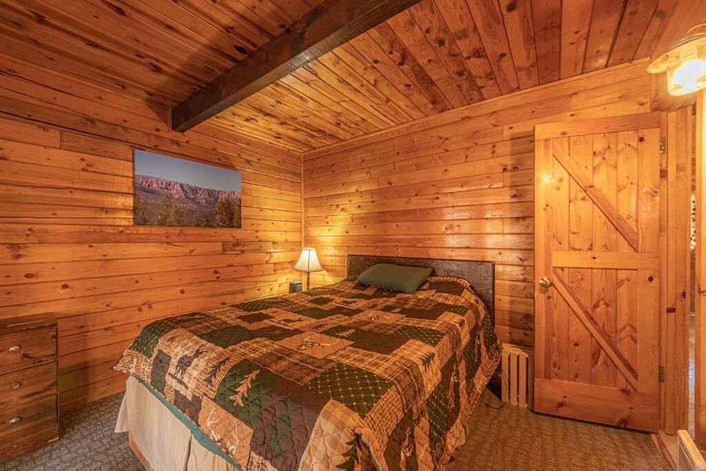 Payson Vacations - Forest Cabin 5 Old Glory - Property Image 23