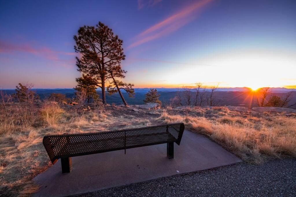 Payson Vacations - Forest Cabin 5 Old Glory - Property Image 4