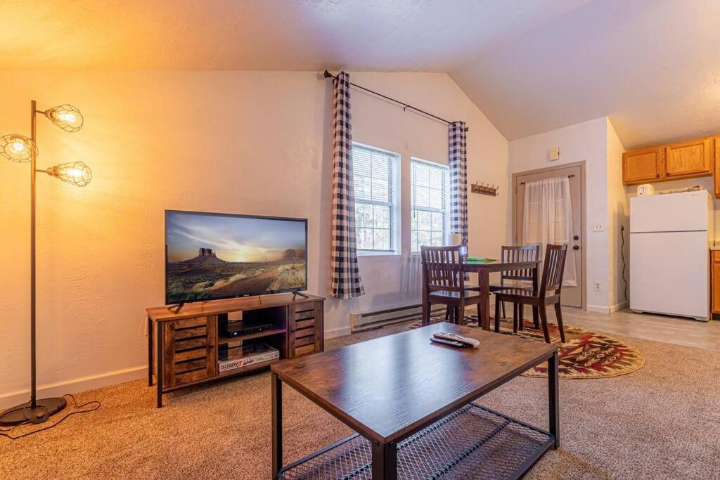 Payson Vacations - Quaint condo retreat 12 Ridgeview Condo - Property Image 3