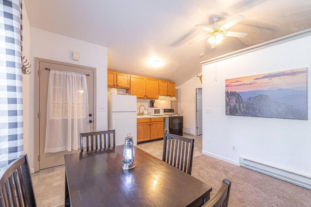 Payson Vacations - Quaint condo retreat 12 Ridgeview Condo - Property Image 4