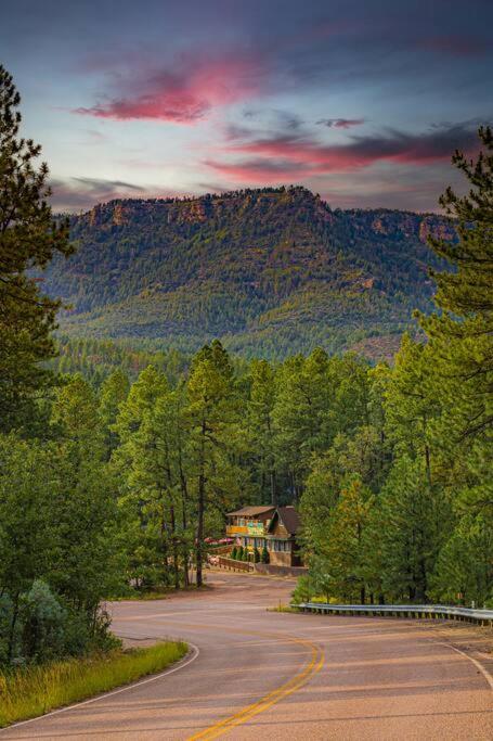 Payson Vacations - Luxury Glamper Retreat 14 Forest Site - Property Image 10