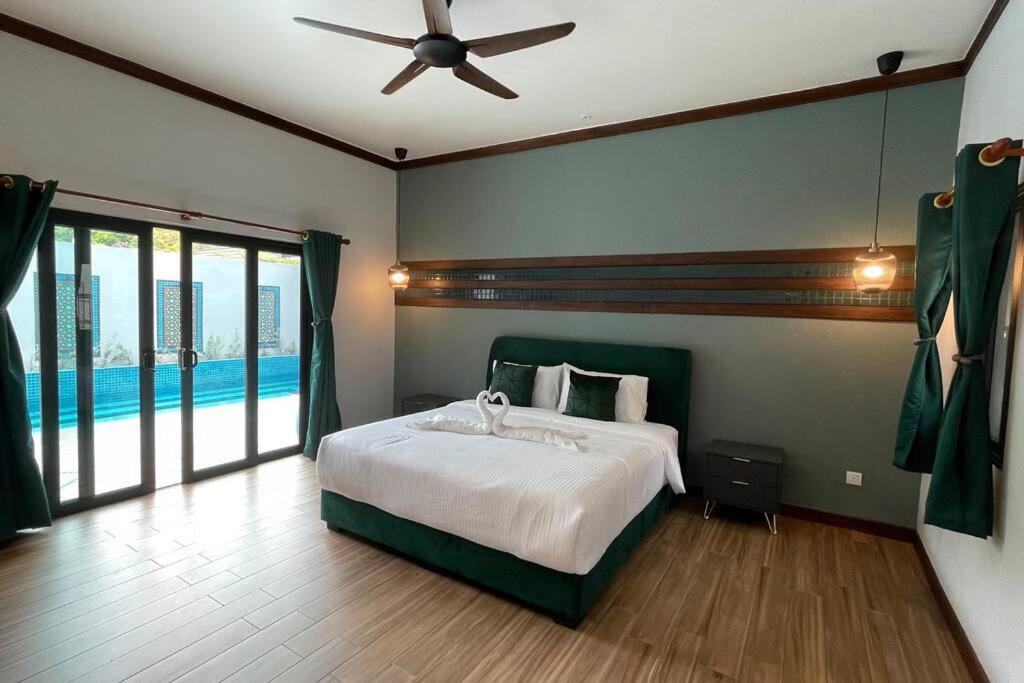 Villa Emerald: 3 Bedroom Pool Villa Near River photo 7