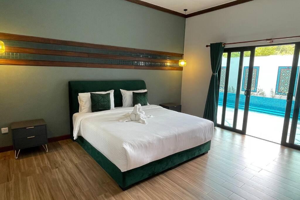 Villa Emerald: 3 Bedroom Pool Villa Near River photo 8