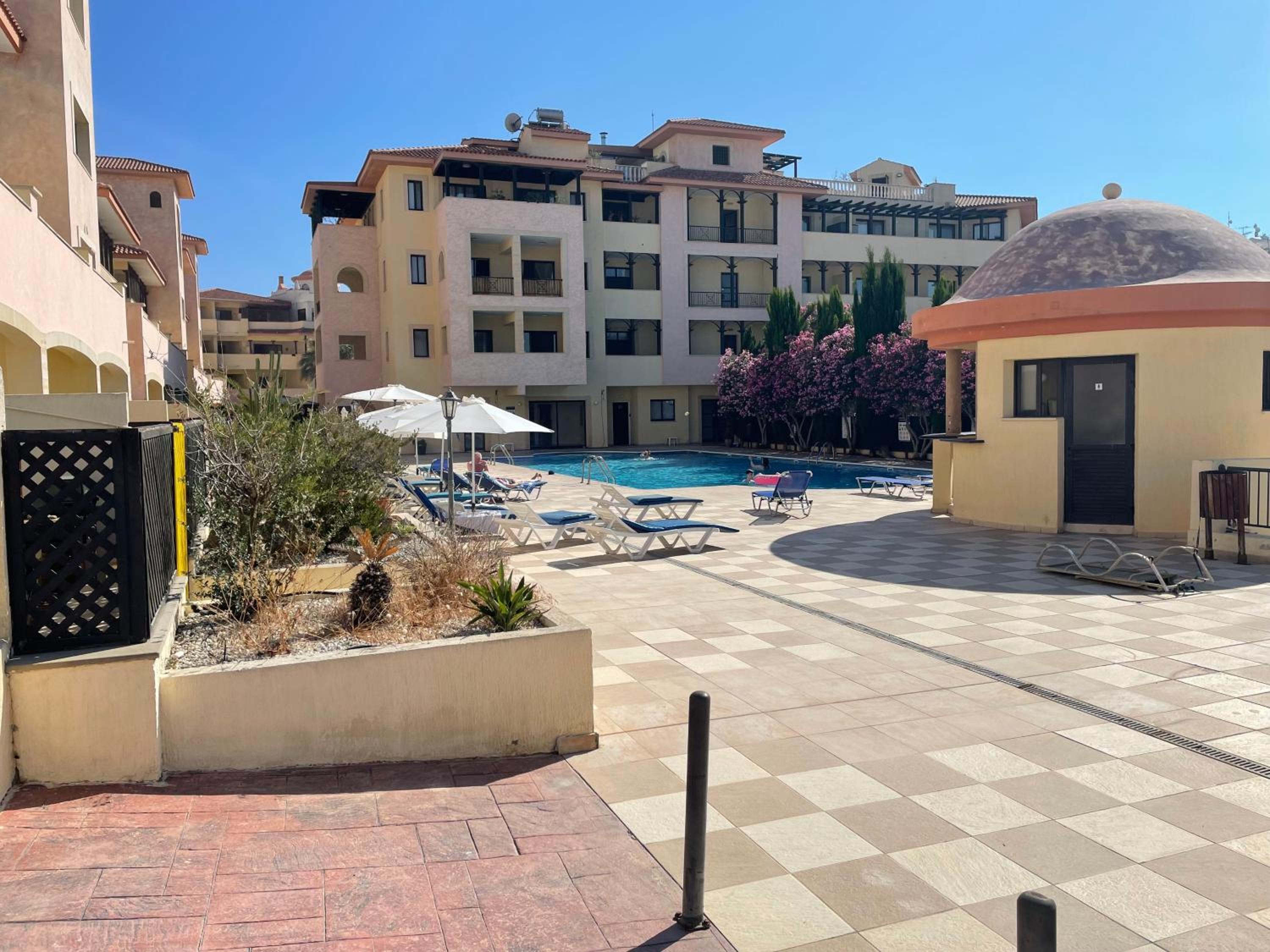 Pool side 2 Bedroom Queens gardens Complex view 4