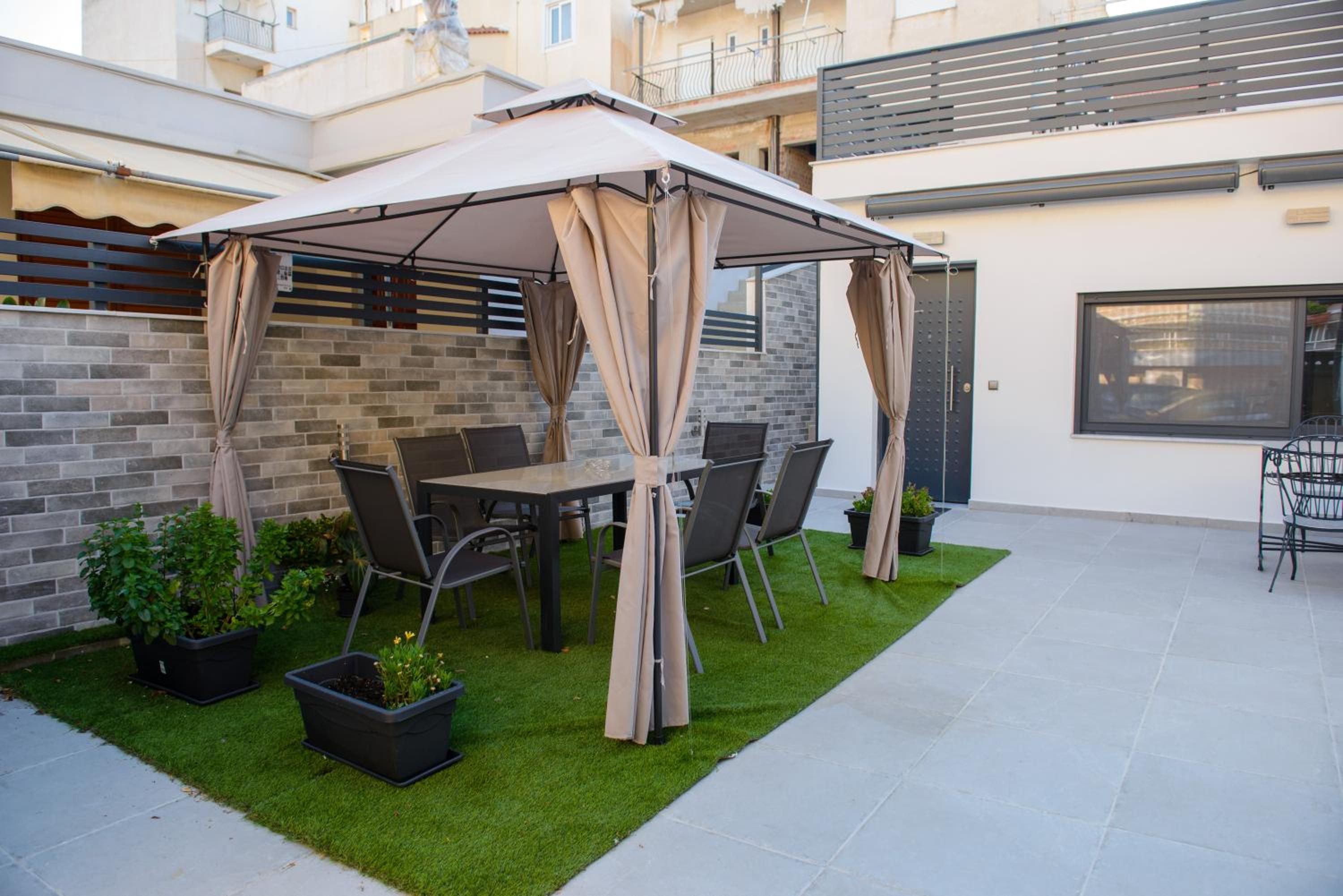 Casa d' Irene near airport, 200 mtrs from the beach, Artemis center view 5