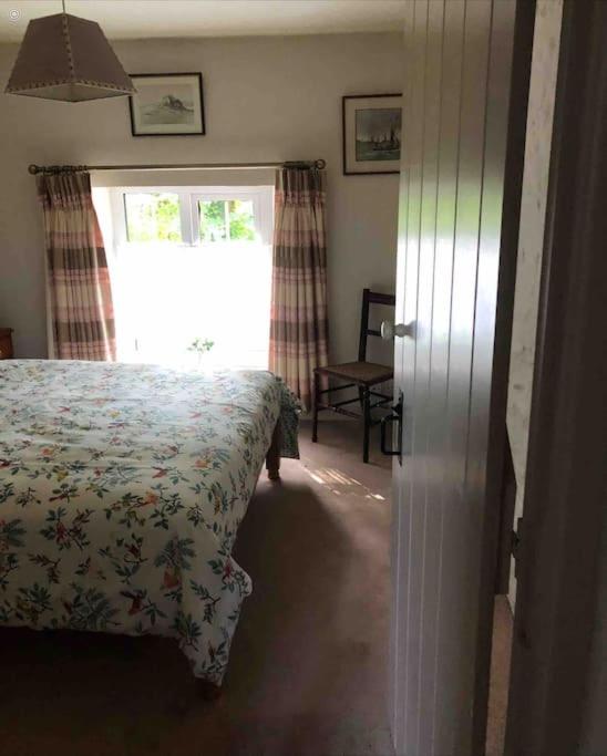 Lovely Cornish cottage in small village setting view 2