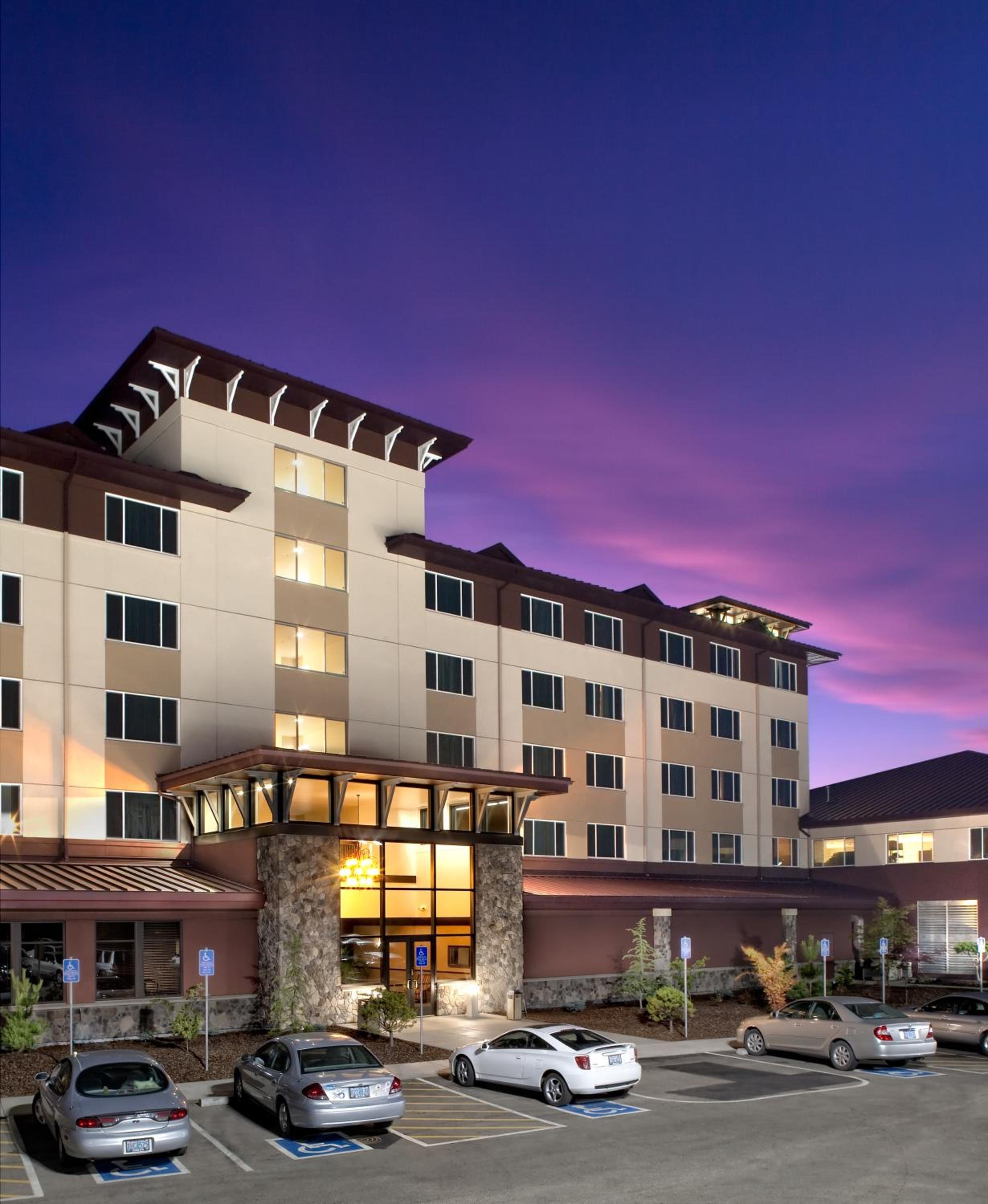 Roseburg Vacations - Seven Feathers Casino Resort - Property Image 1