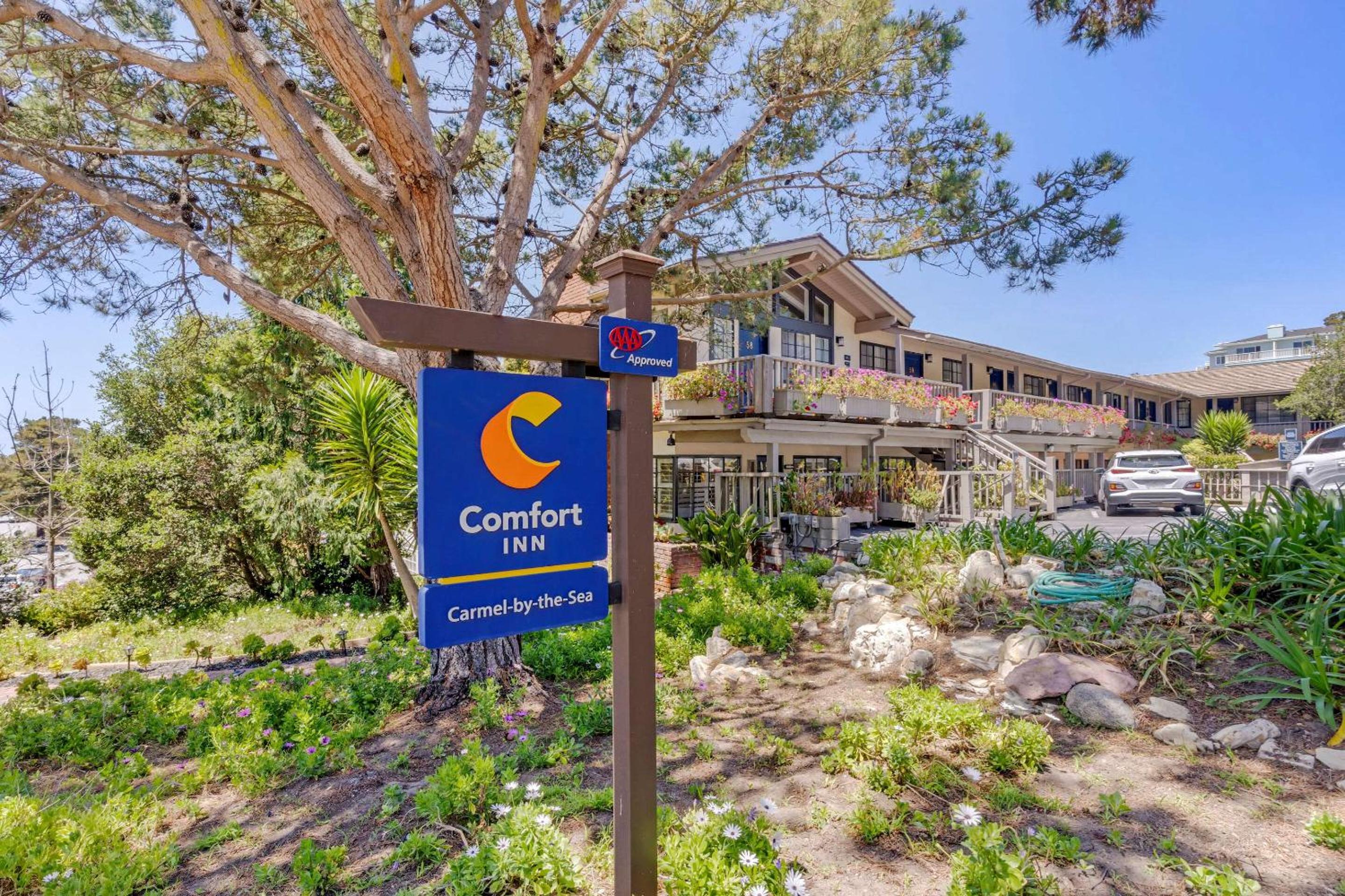 Monterey Vacations - Comfort Inn Carmel By the Sea - Property Image 2