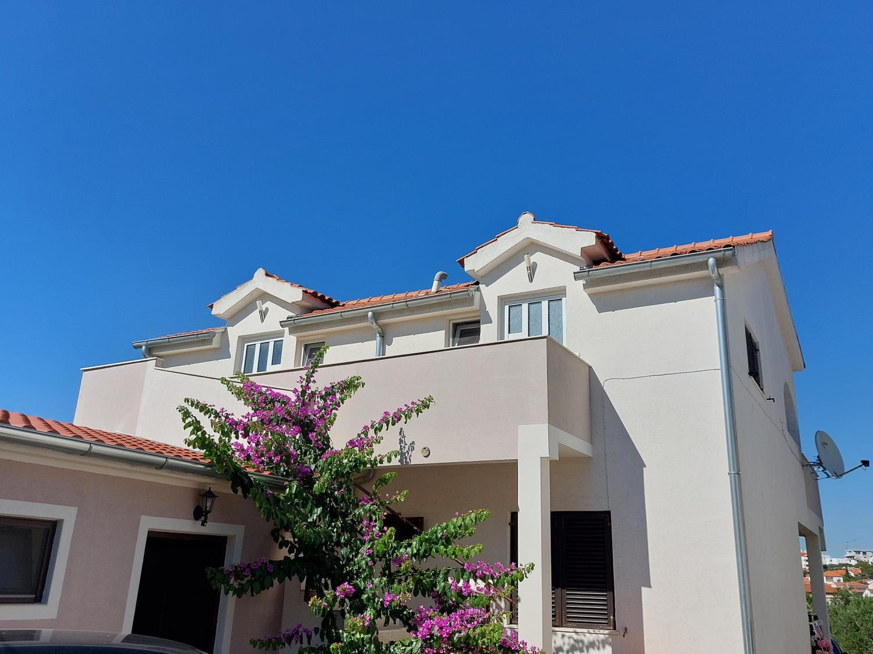 Apartments Lavanda - free parking and grill view 3