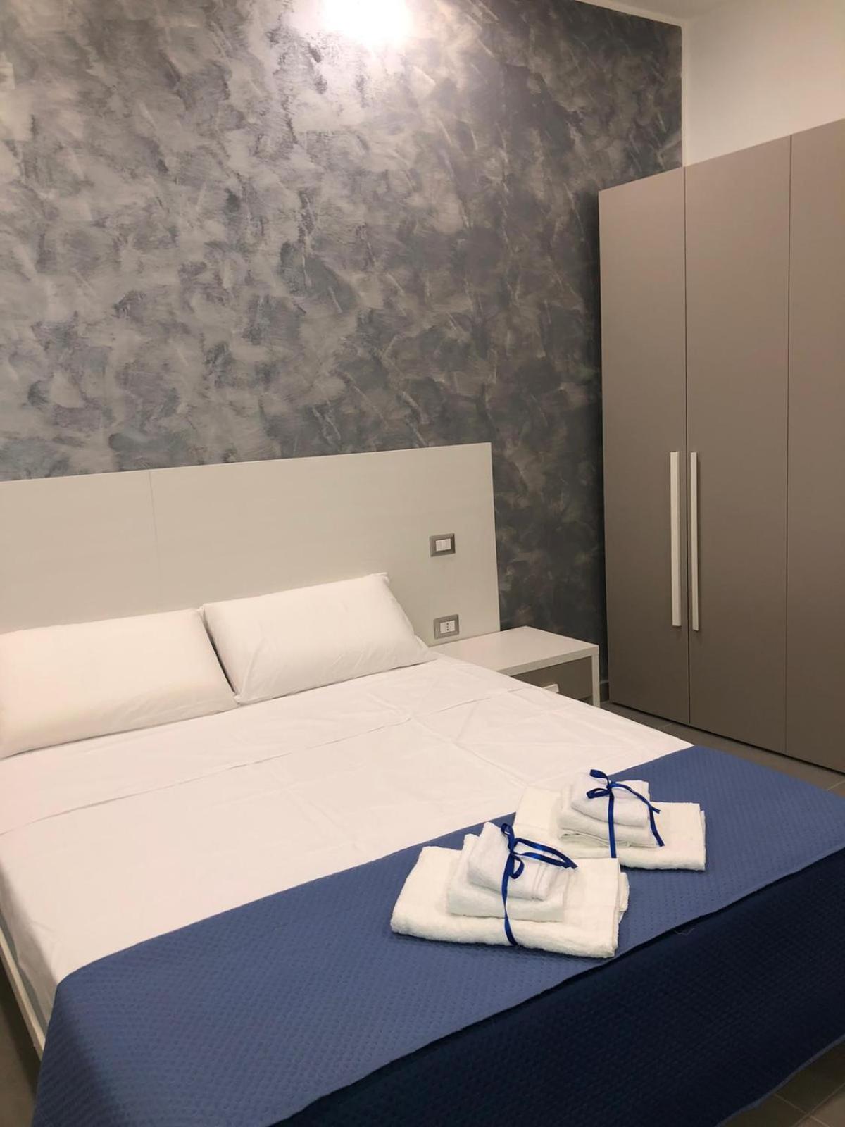 3 Rooms Chiaia