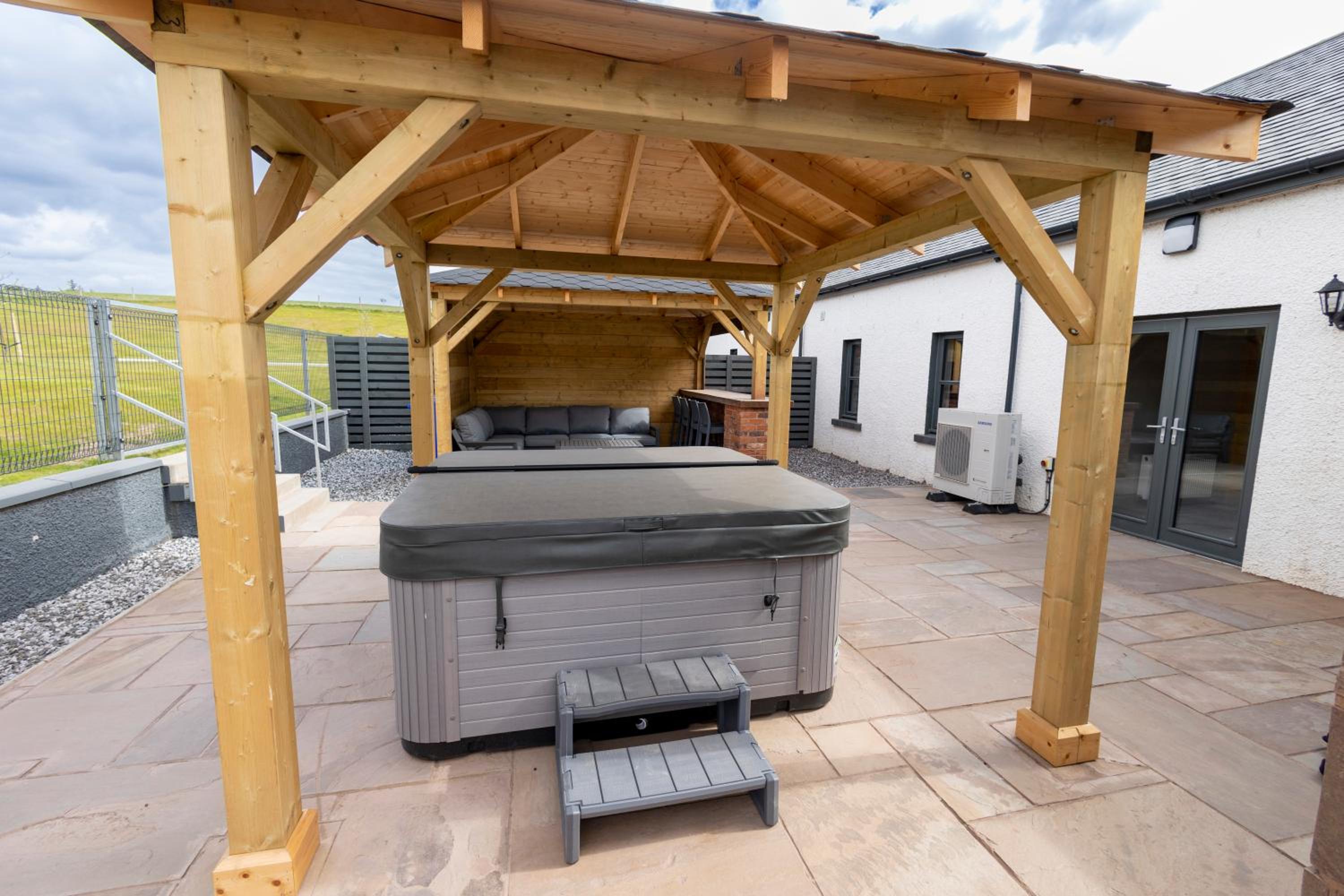 Westertonhill Holiday Lodges - Private Hot Tub Hire Available