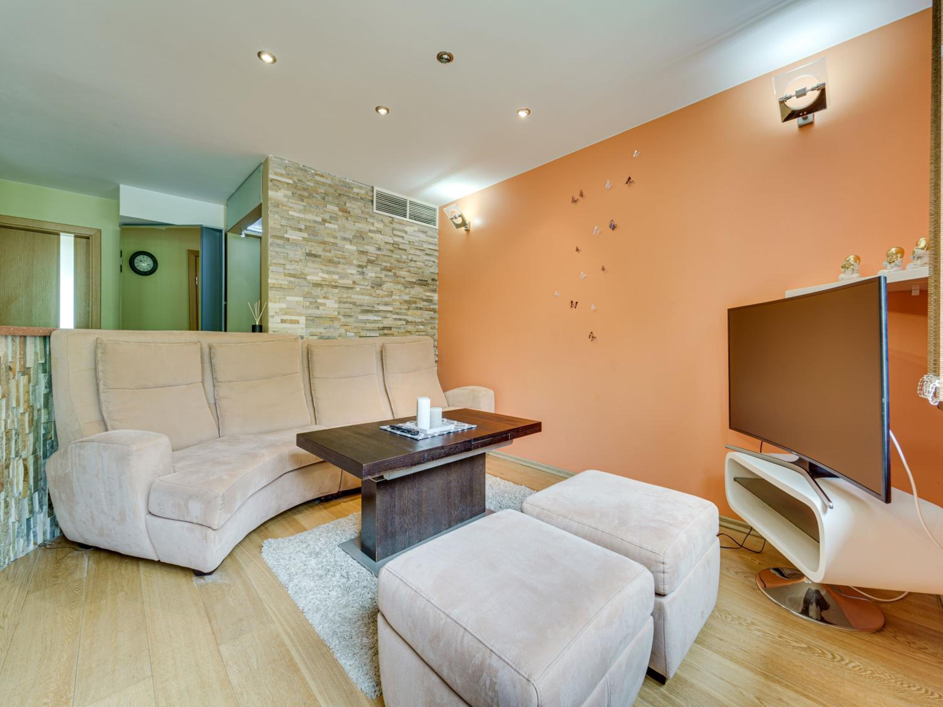 Charming two bedroom apartment - Self check in view 2