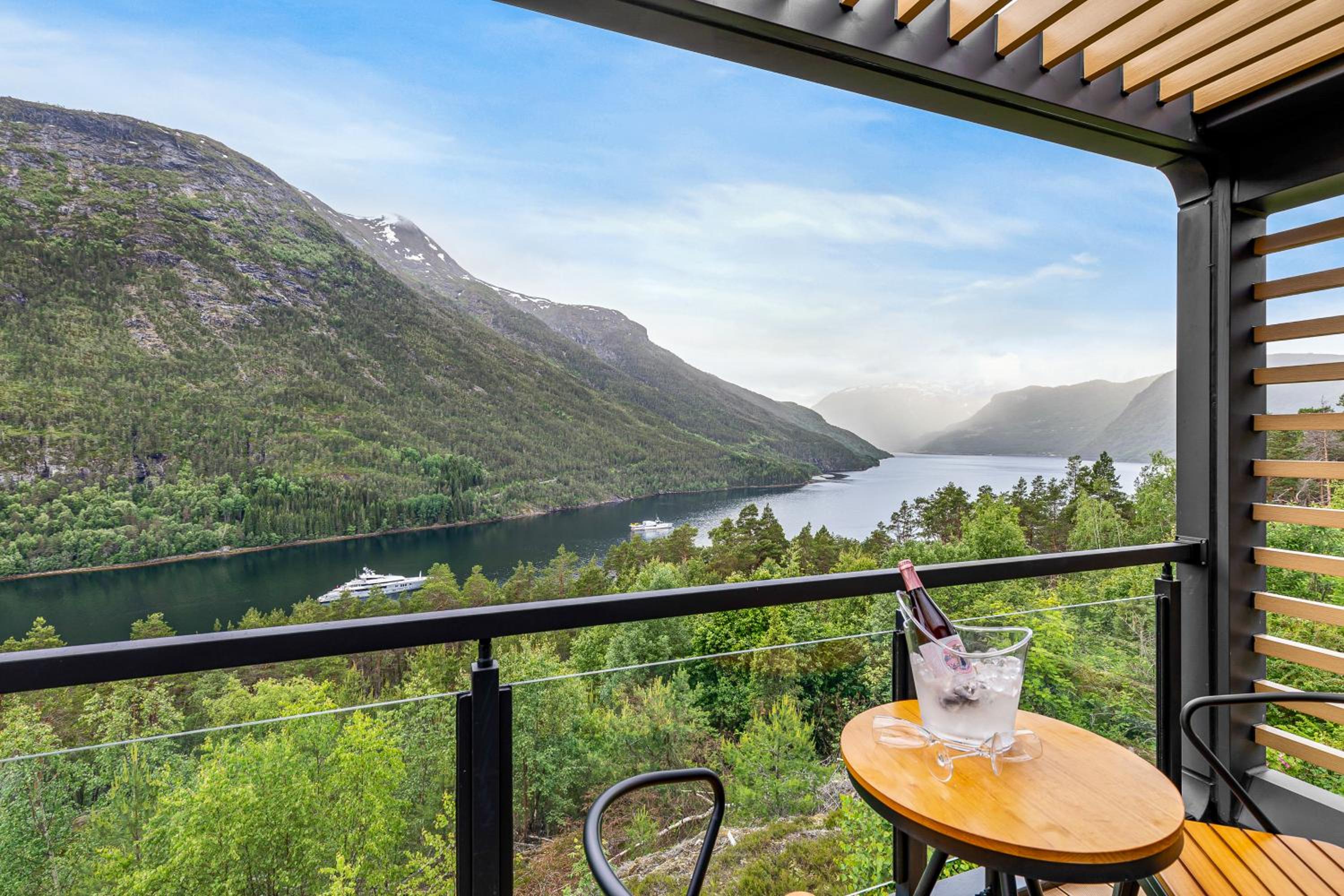 Sogndal Fjordpanorama - The view