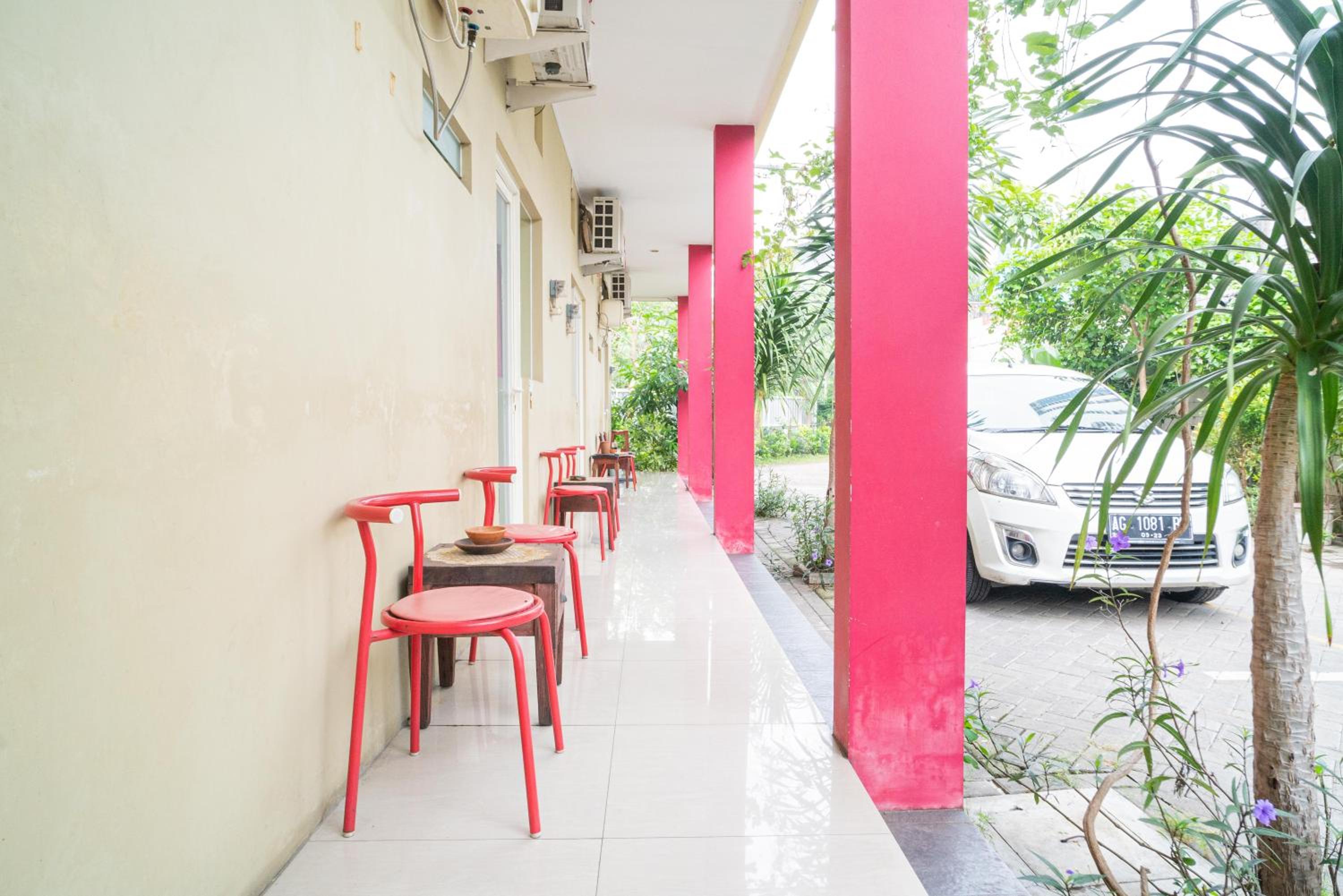 RedDoorz Syariah near Suncity Mall Sidoarjo view 4