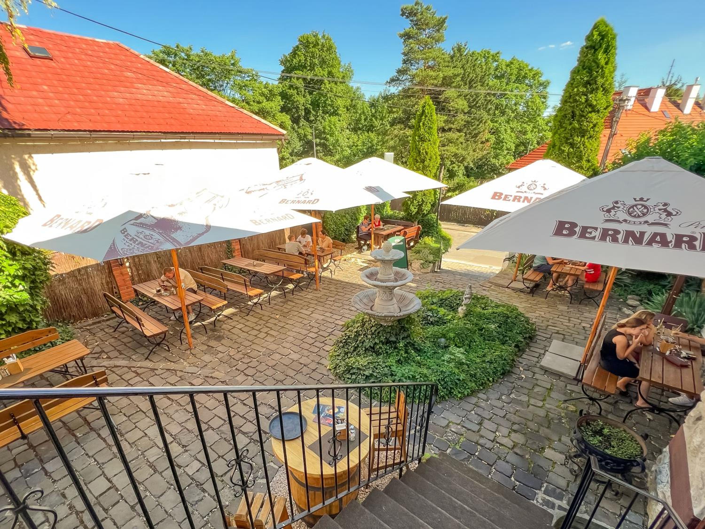 Penzión Wellness & Restaurant Zoborská, free parking