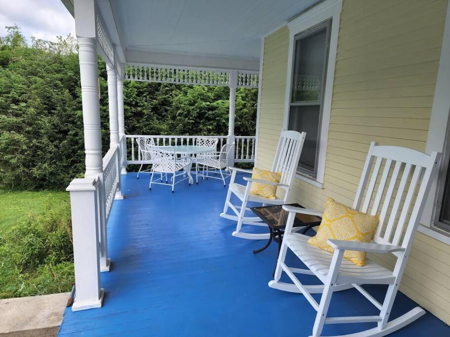 BaseCampWV-Durbin. Spacious 4 bedroom house w/yard view 3